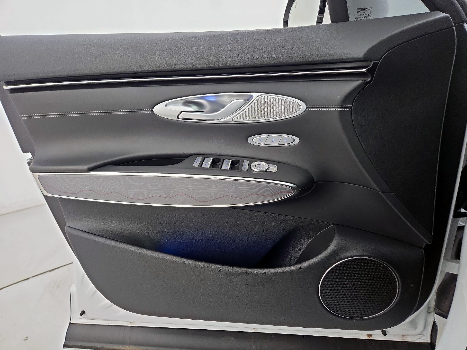 Thumbnail: 2024 Genesis GV70 - 12