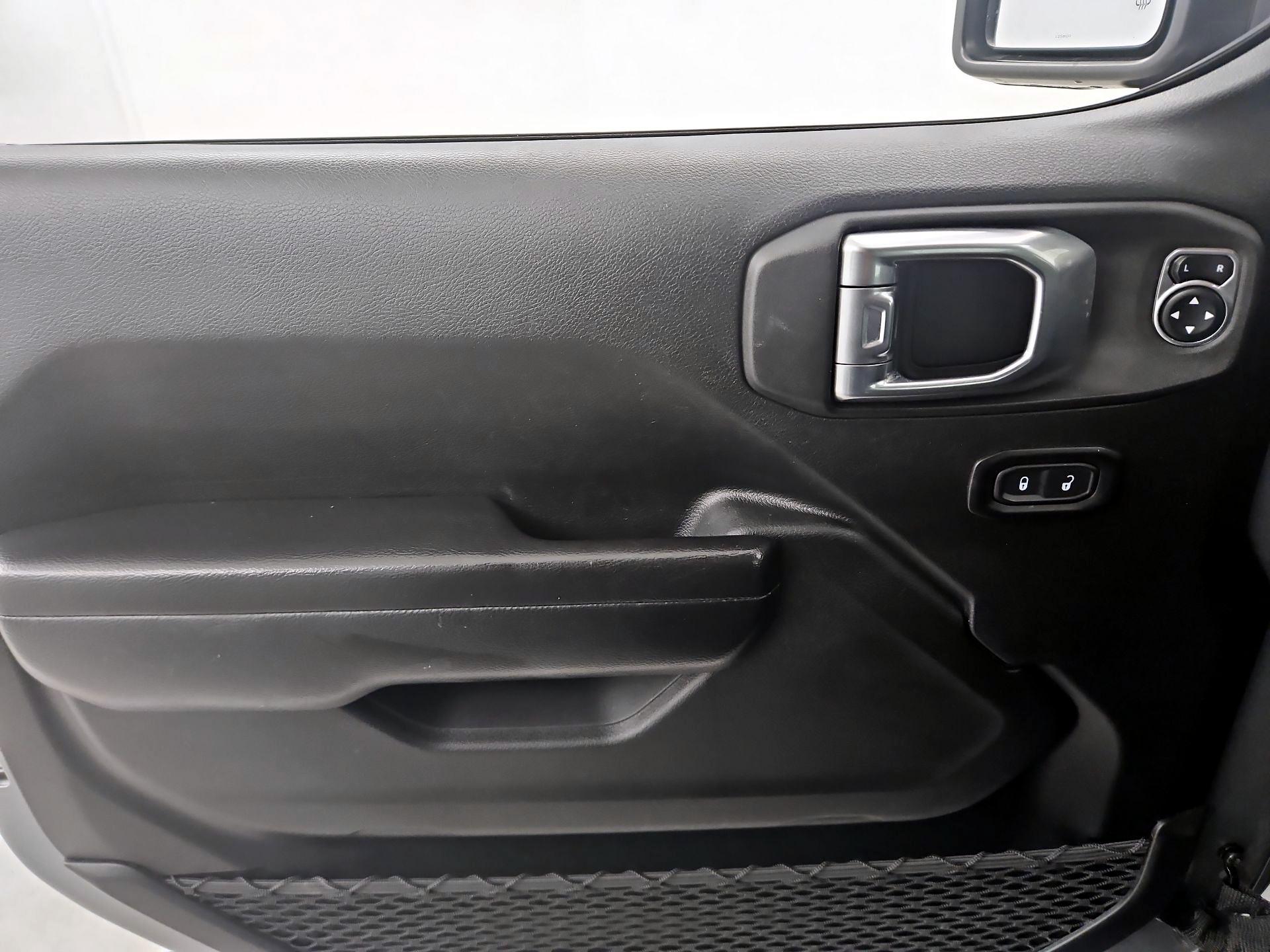 Thumbnail: 2021 Jeep Gladiator - 12