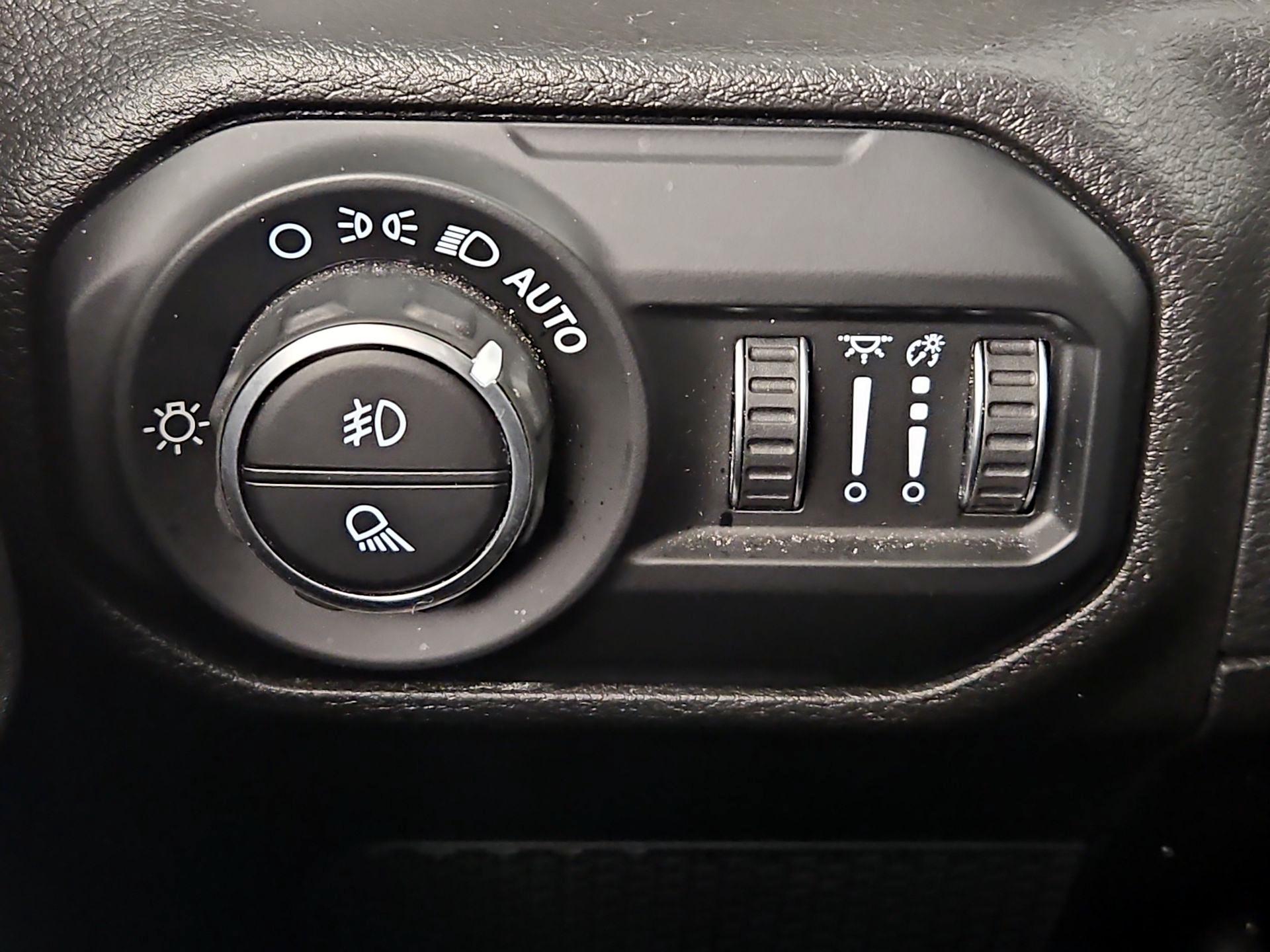 Thumbnail: 2021 Jeep Gladiator - 13