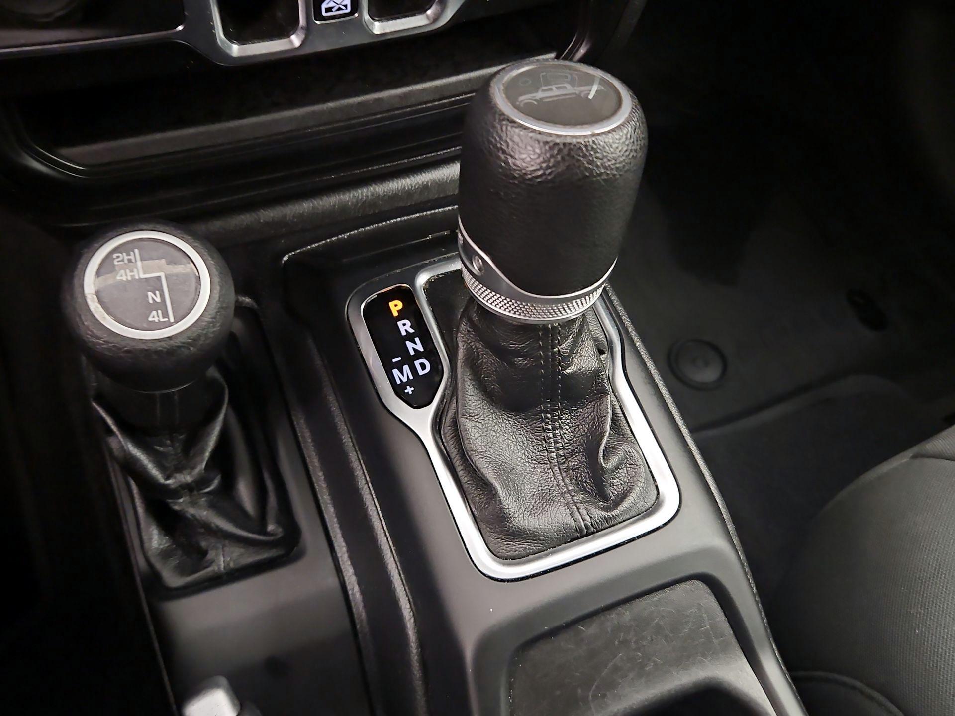 Thumbnail: 2021 Jeep Gladiator - 18