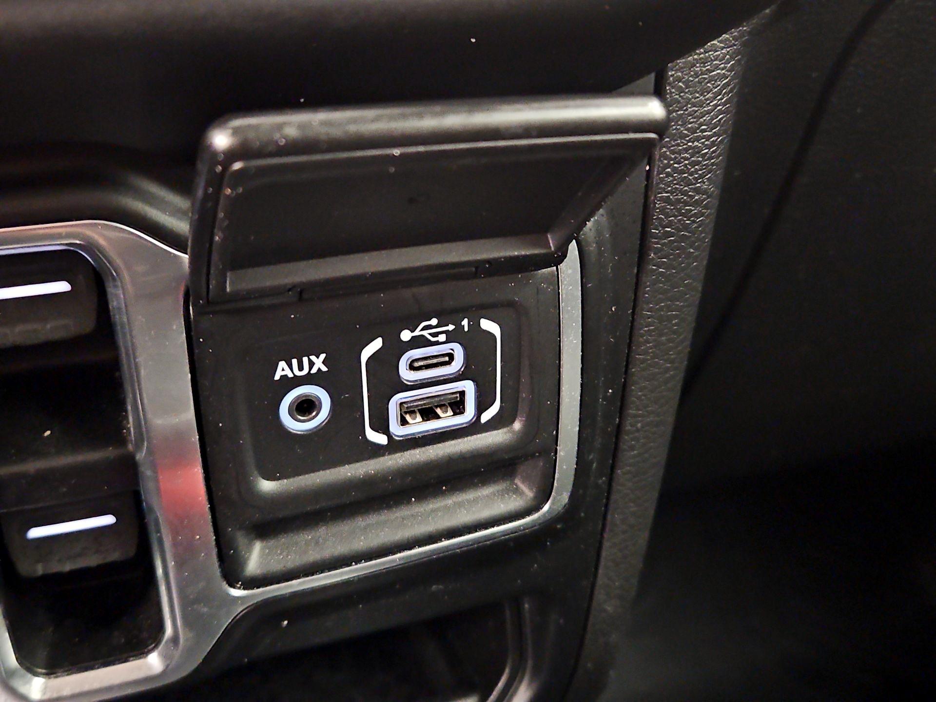 Thumbnail: 2021 Jeep Gladiator - 19