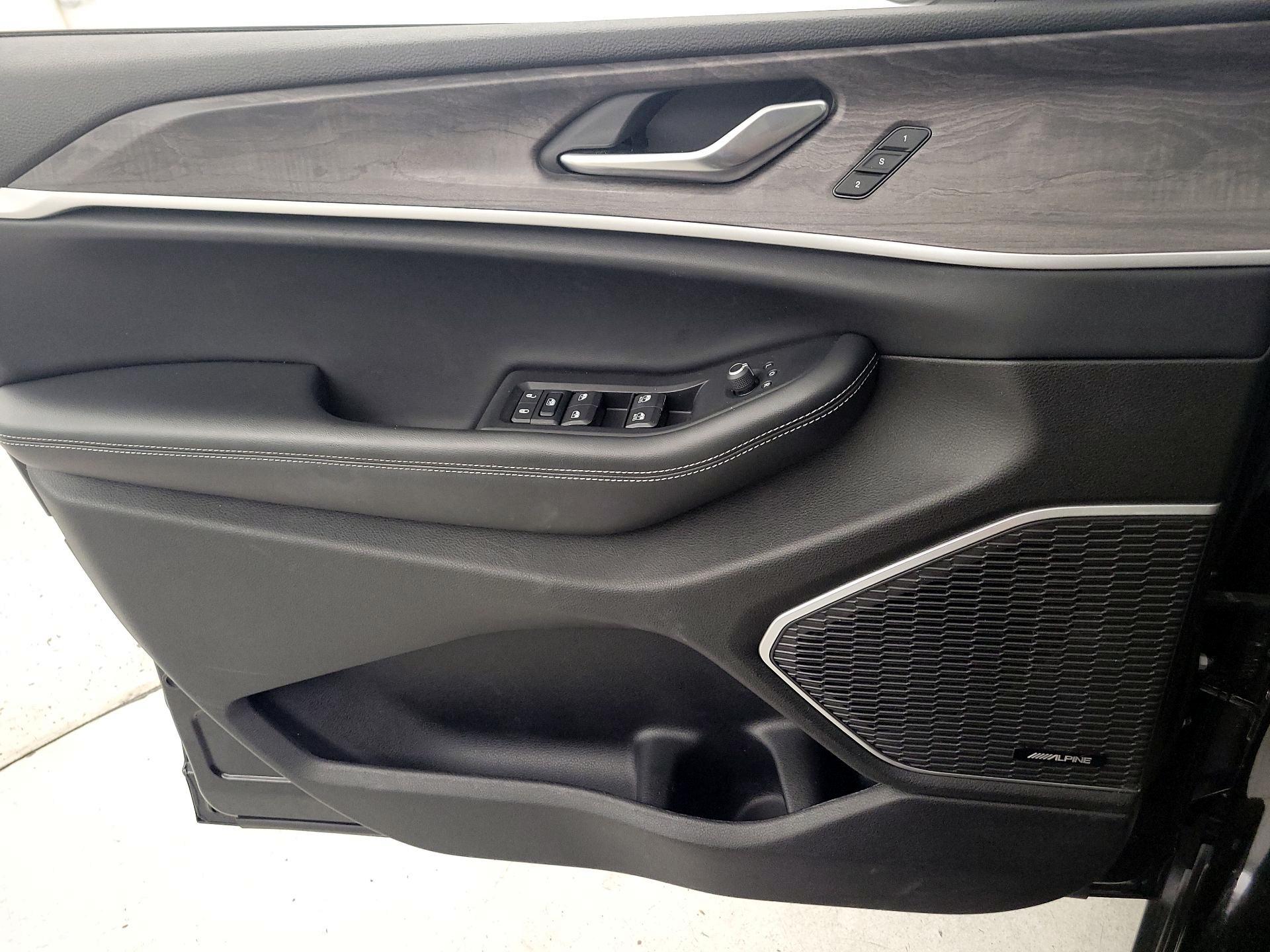 Thumbnail: 2022 Jeep Grand Cherokee - 12