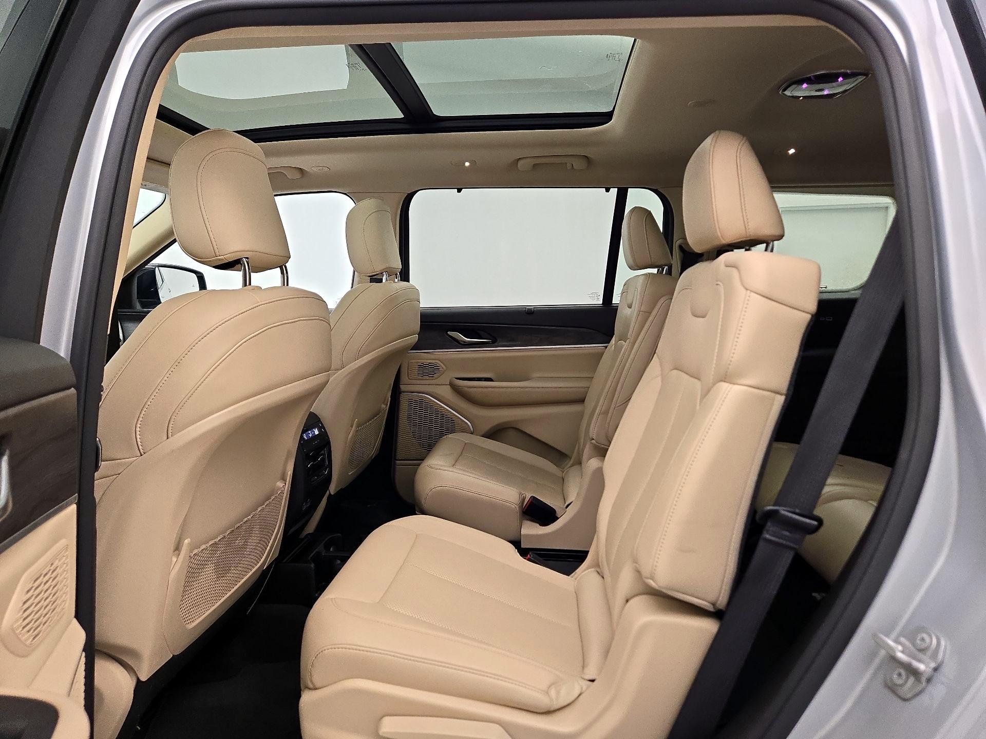 Thumbnail: 2021 Jeep Grand Cherokee L - 20