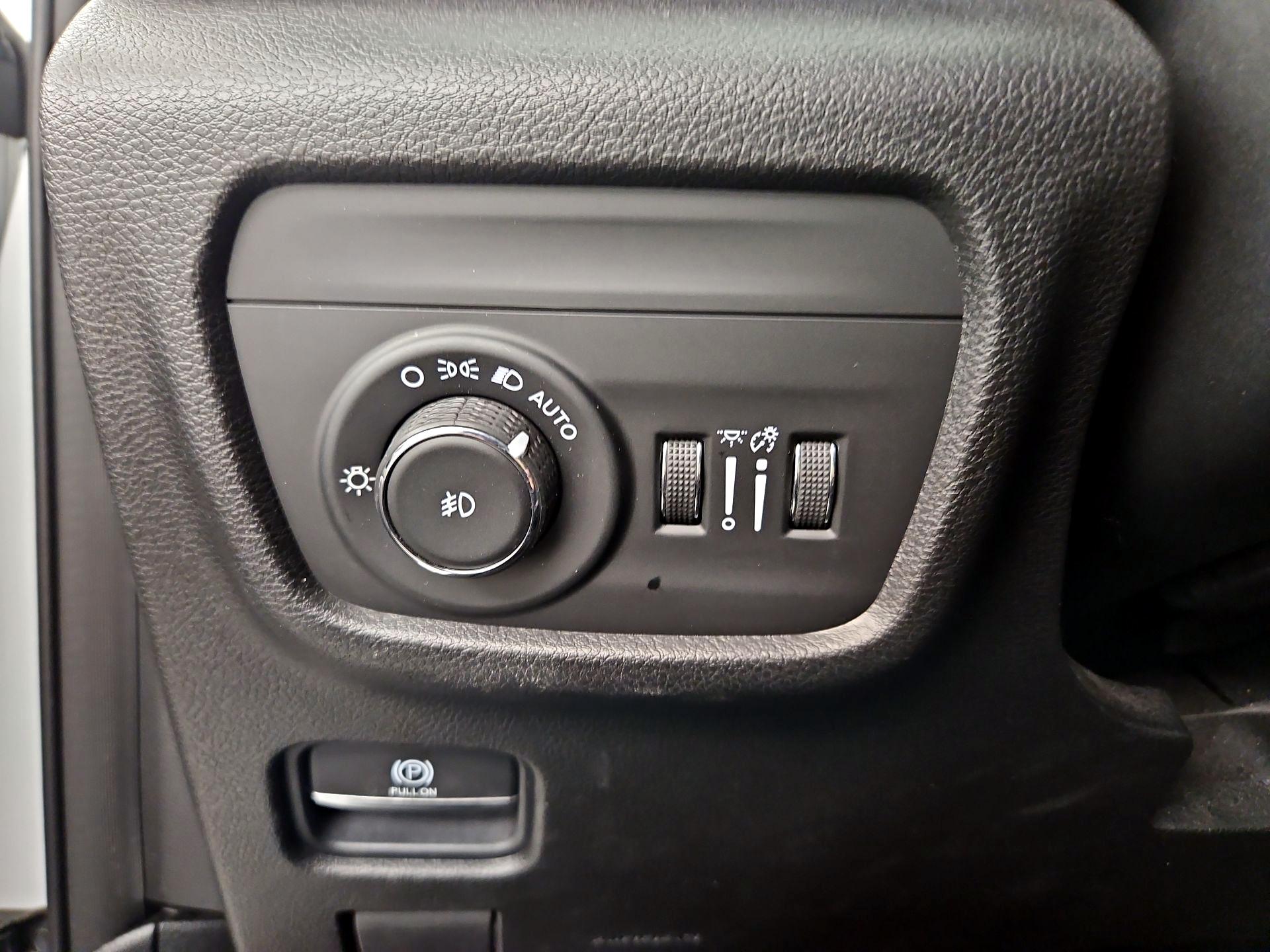 Thumbnail: 2022 Jeep Grand Cherokee - 13