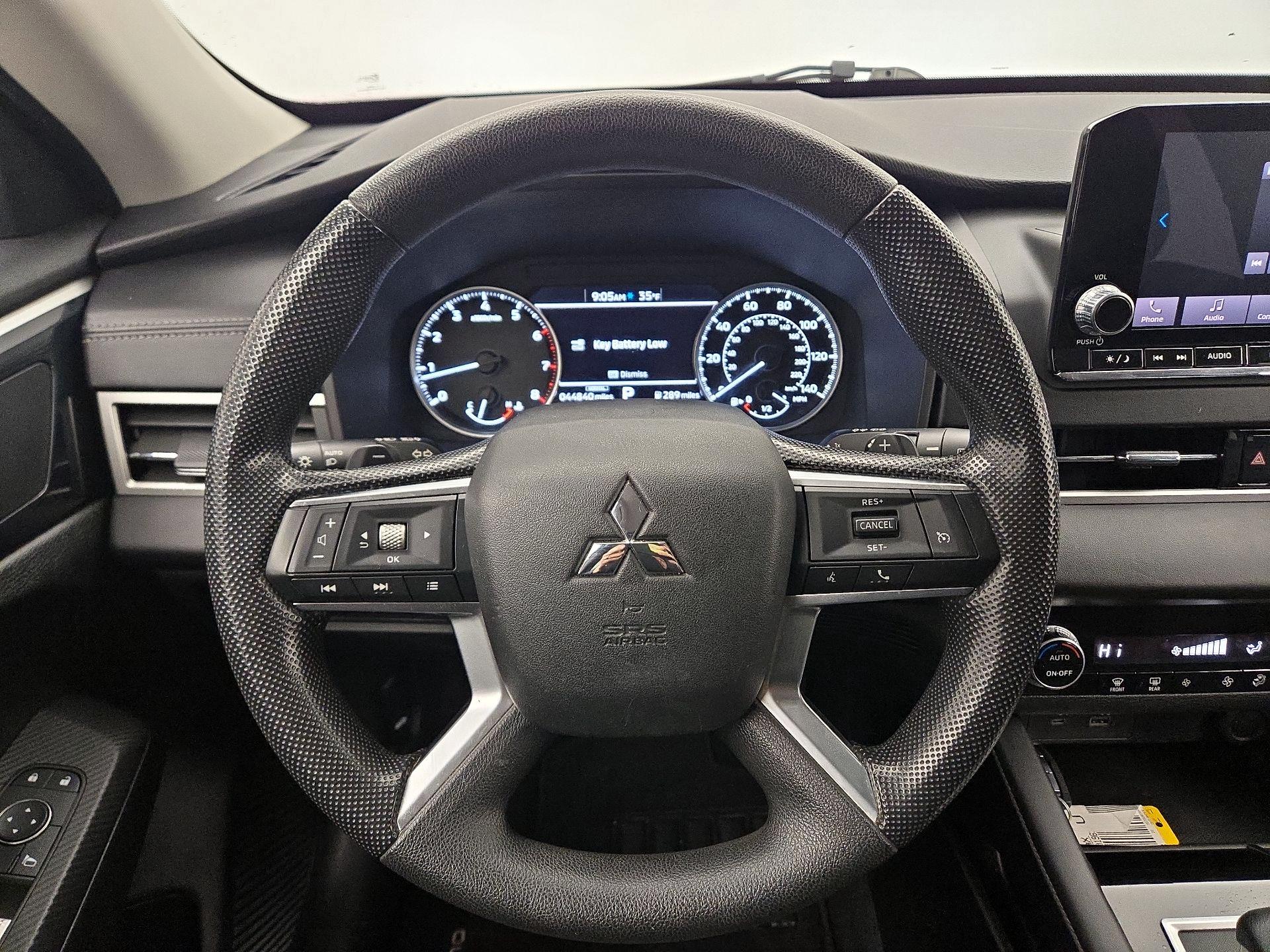 Thumbnail: 2022 Mitsubishi Outlander - 10