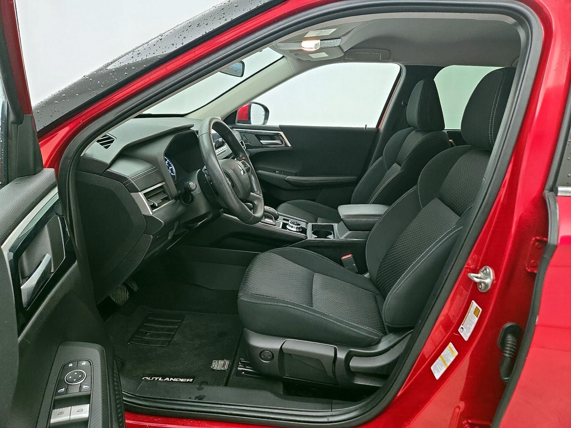 Thumbnail: 2022 Mitsubishi Outlander - 11