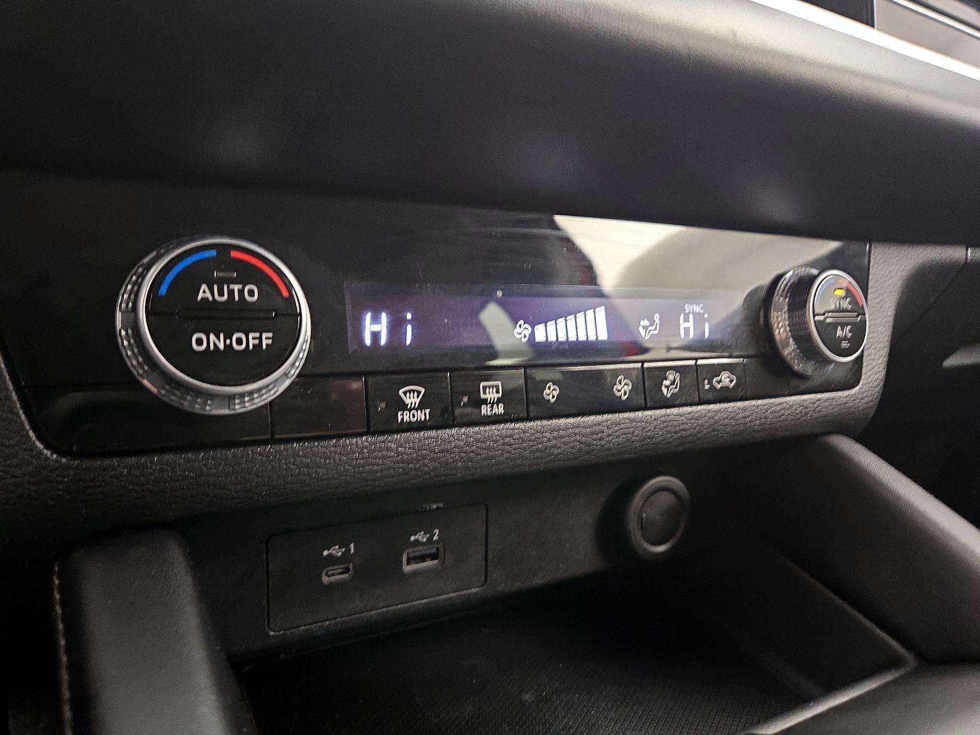 Thumbnail: 2022 Mitsubishi Outlander - 16