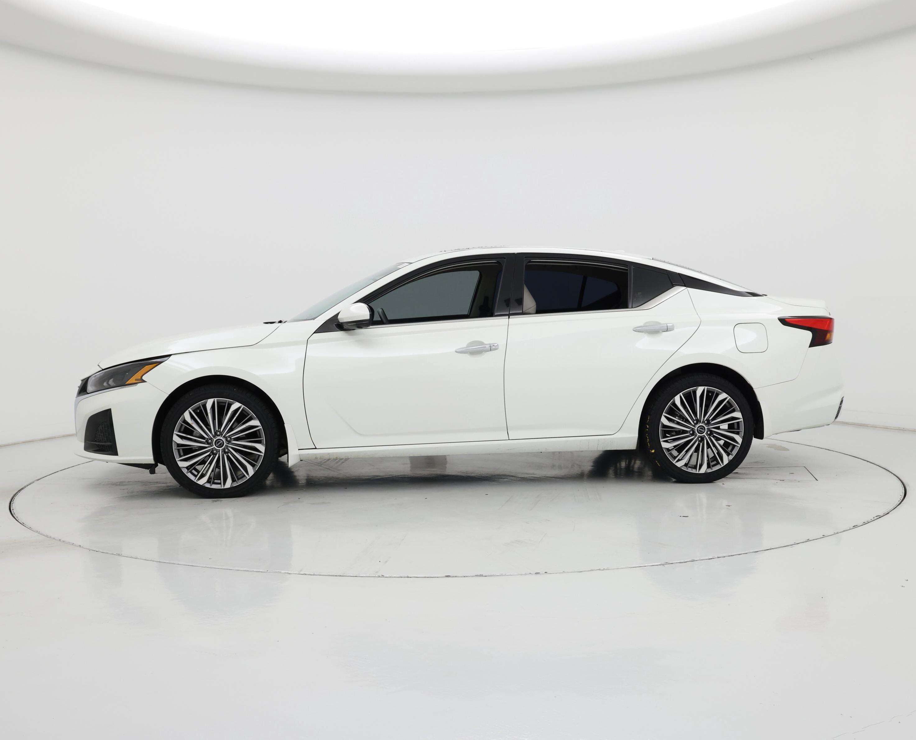 Thumbnail: 2023 Nissan Altima - 3