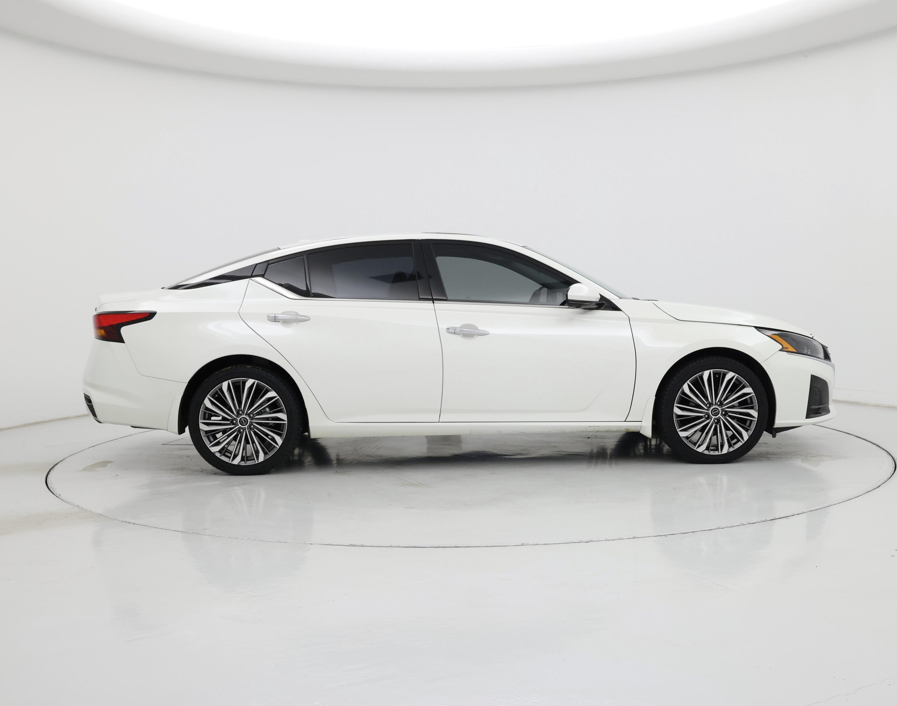 Thumbnail: 2023 Nissan Altima - 7