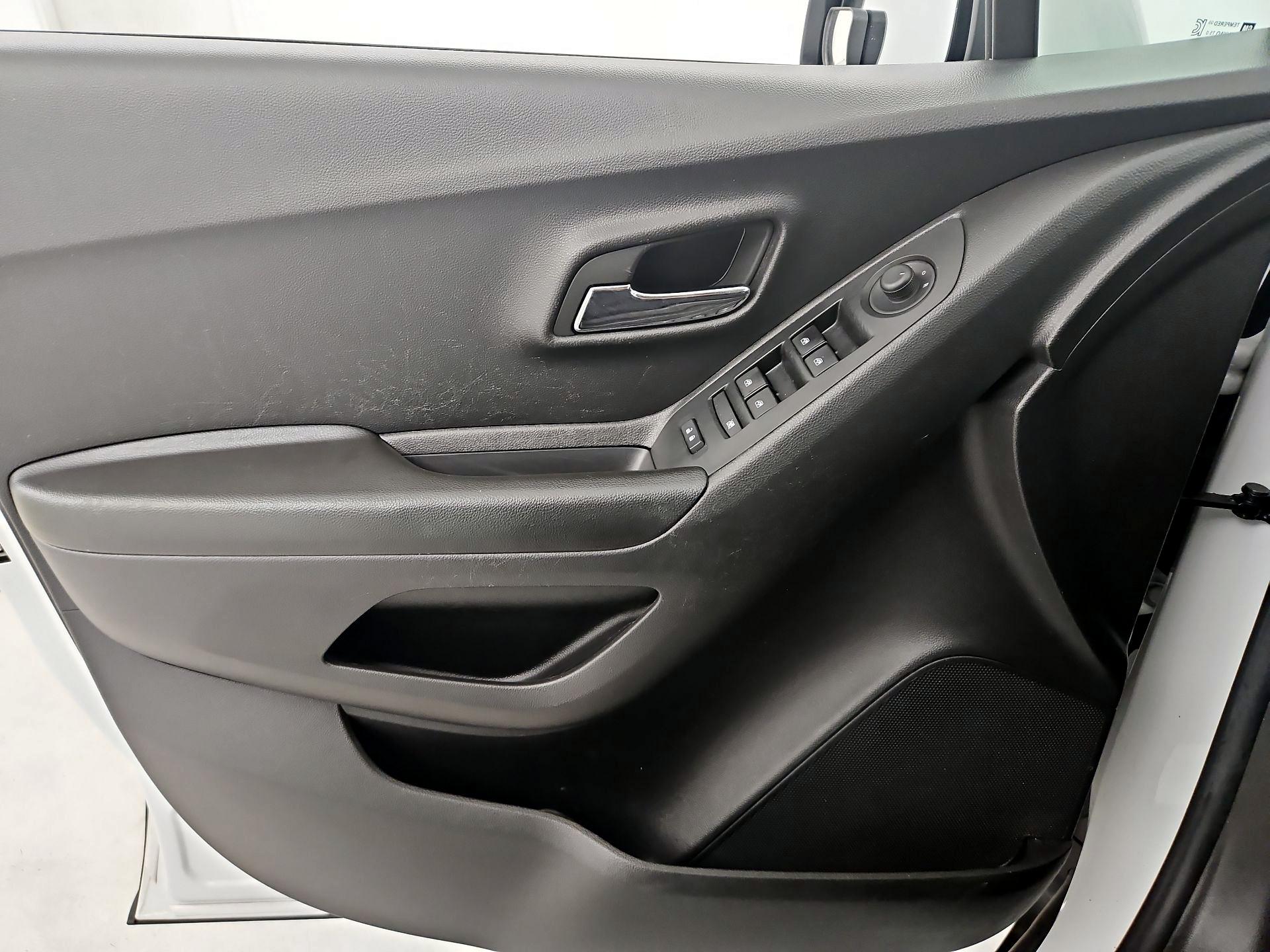 Thumbnail: 2022 Chevrolet Trax - 12