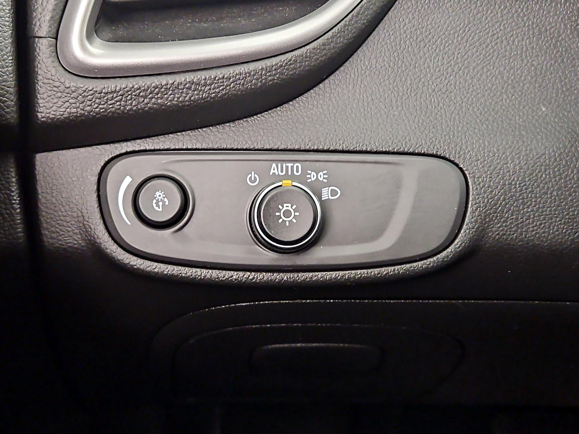 Thumbnail: 2022 Chevrolet Trax - 13