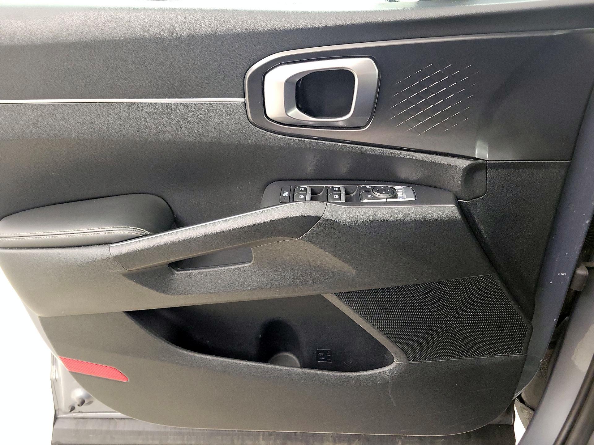 Thumbnail: 2023 Kia Sorento - 12