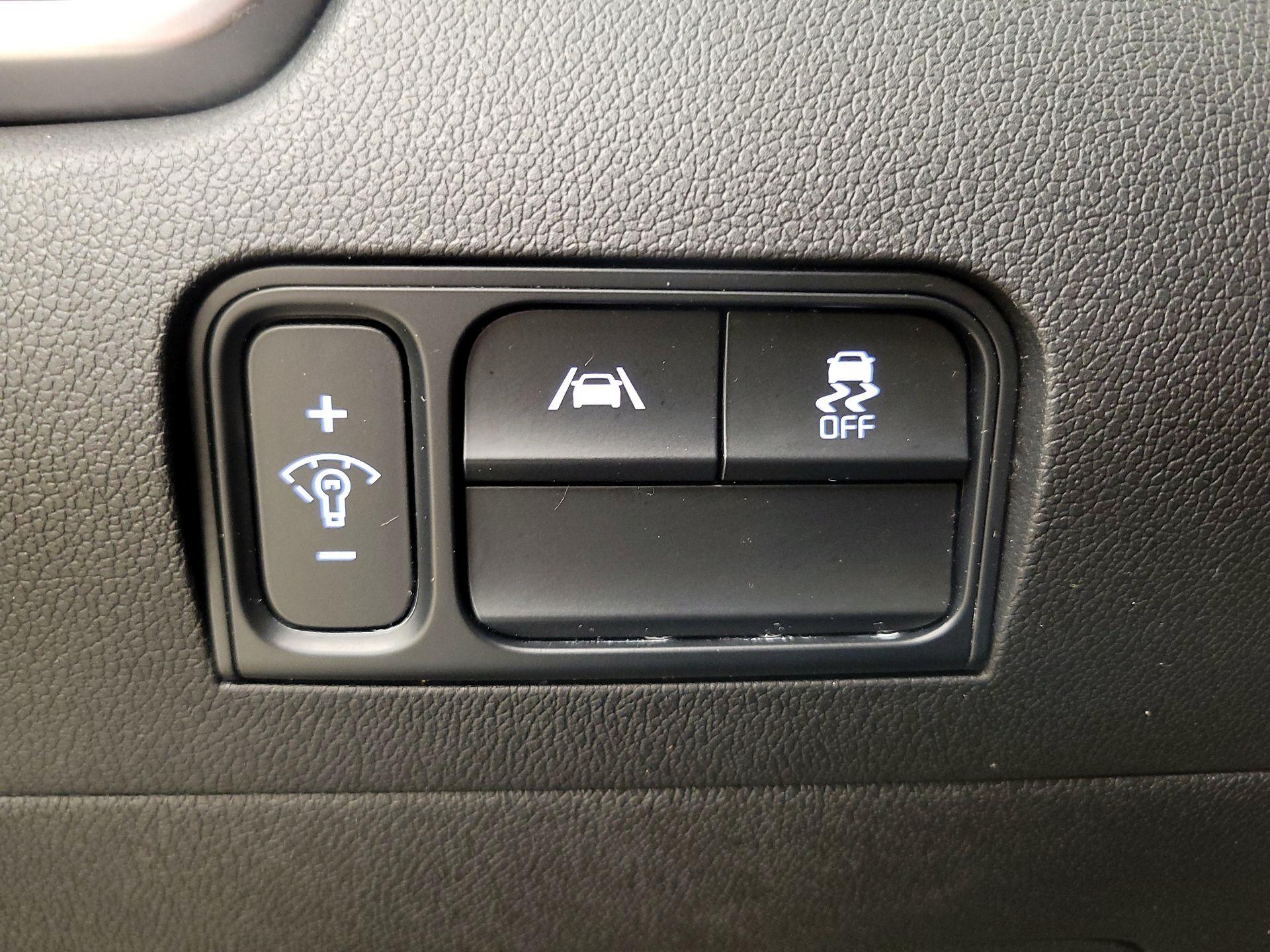 Thumbnail: 2023 Kia Sorento - 13