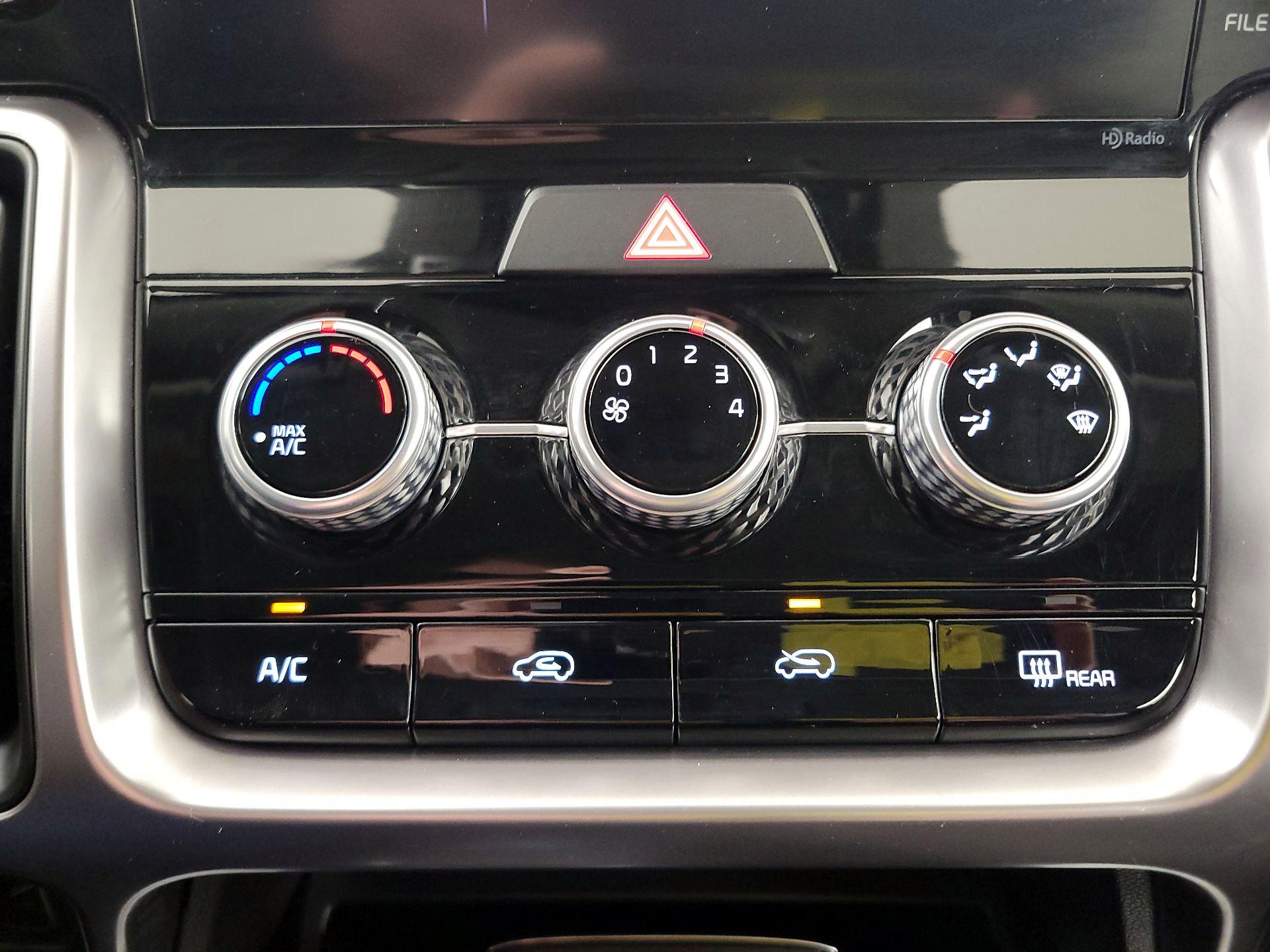 Thumbnail: 2023 Kia Sorento - 16