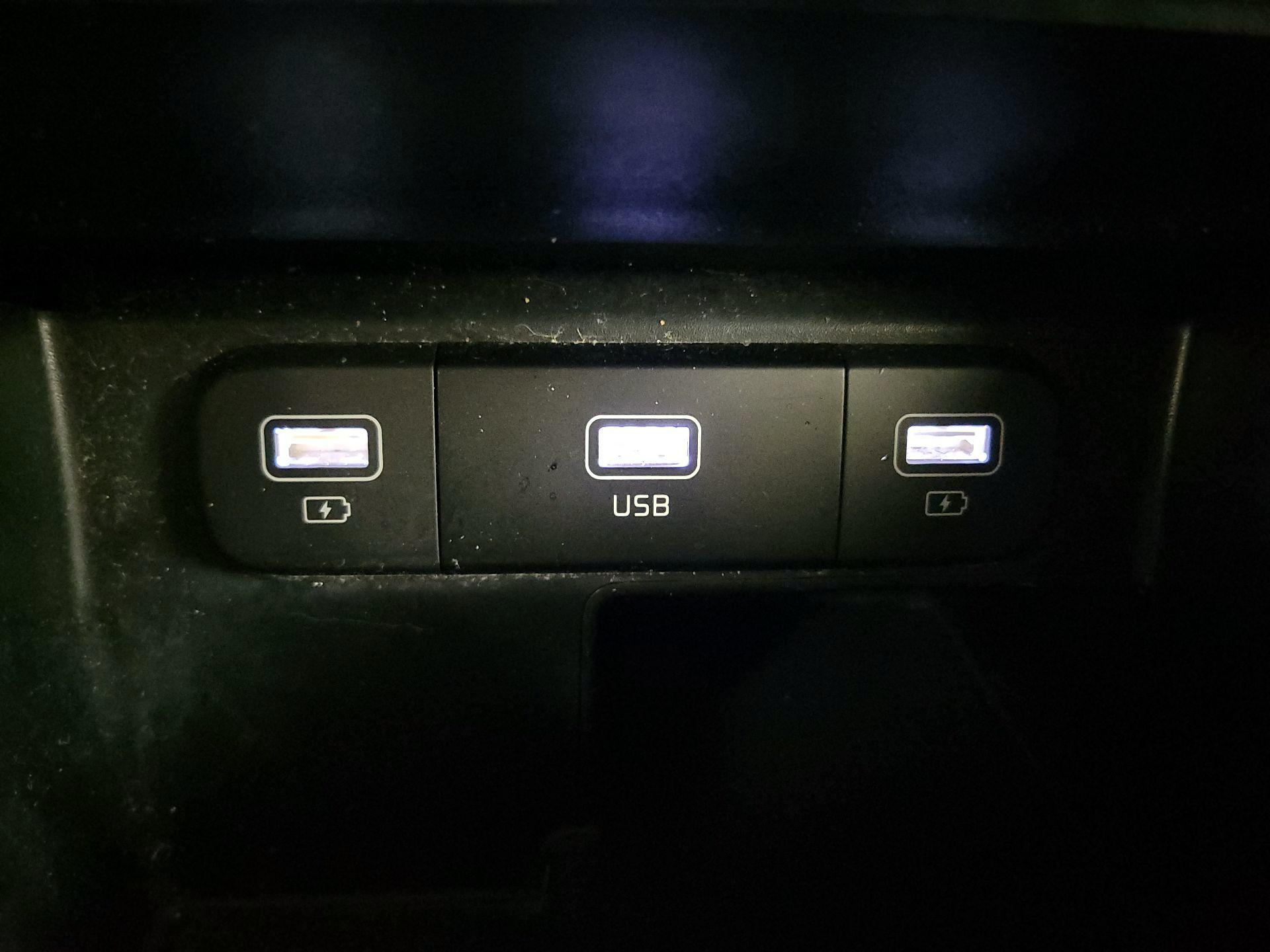 Thumbnail: 2023 Kia Sorento - 18