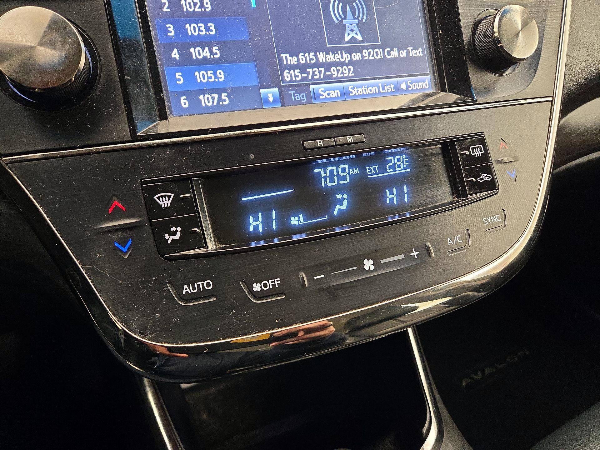 Thumbnail: 2018 Toyota Avalon - 16