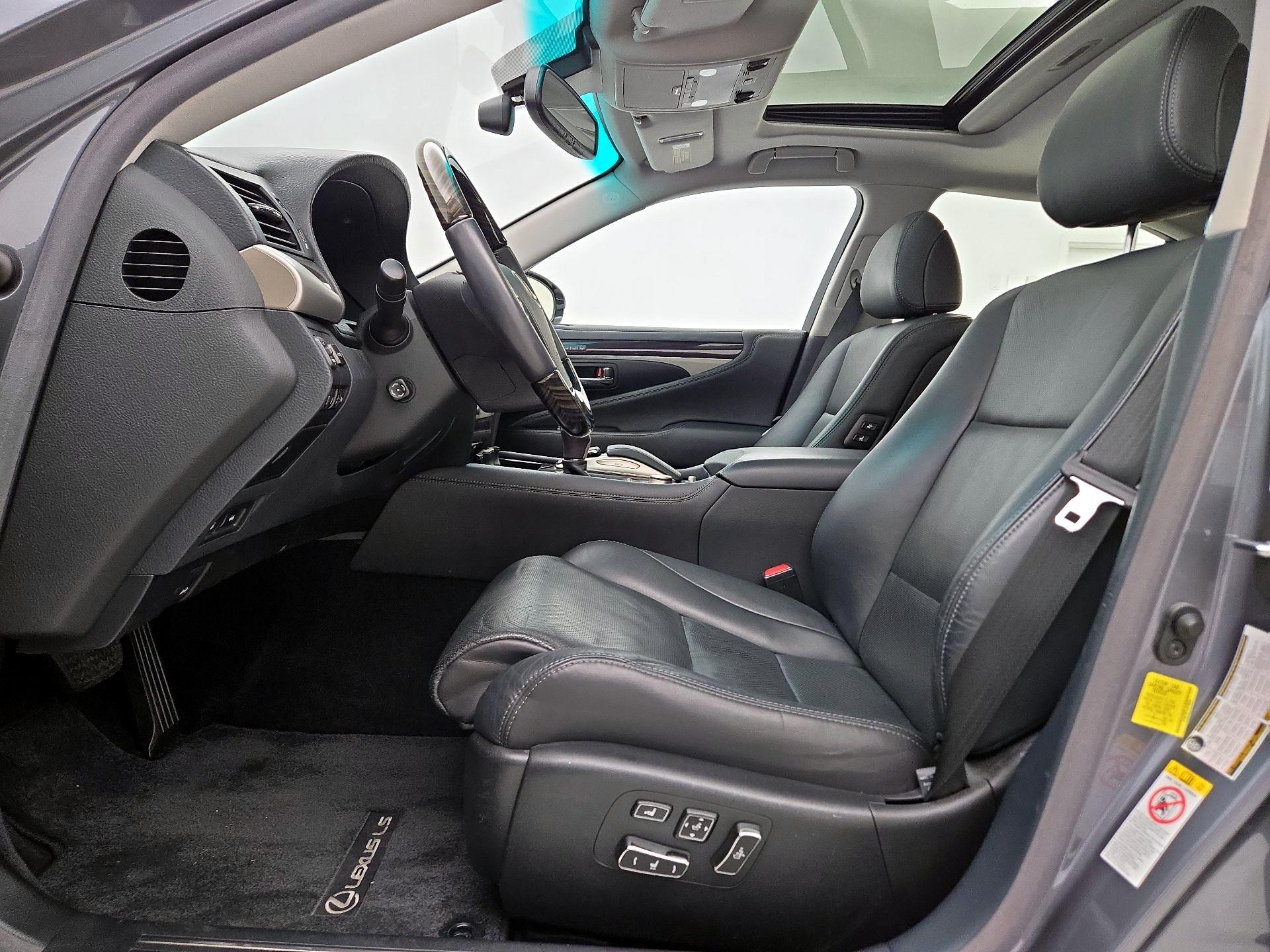 Thumbnail: 2017 Lexus LS - 11