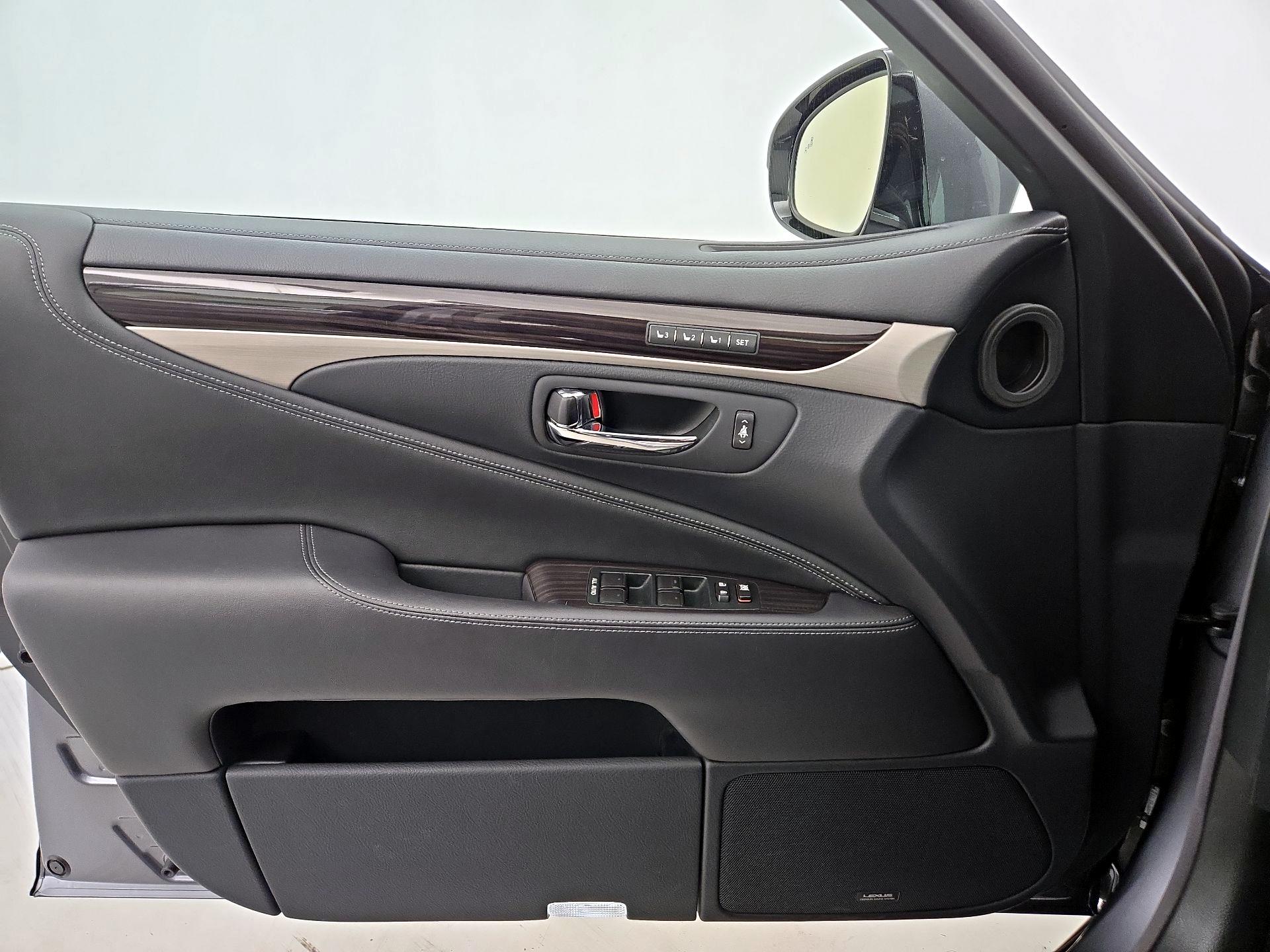 Thumbnail: 2017 Lexus LS - 12