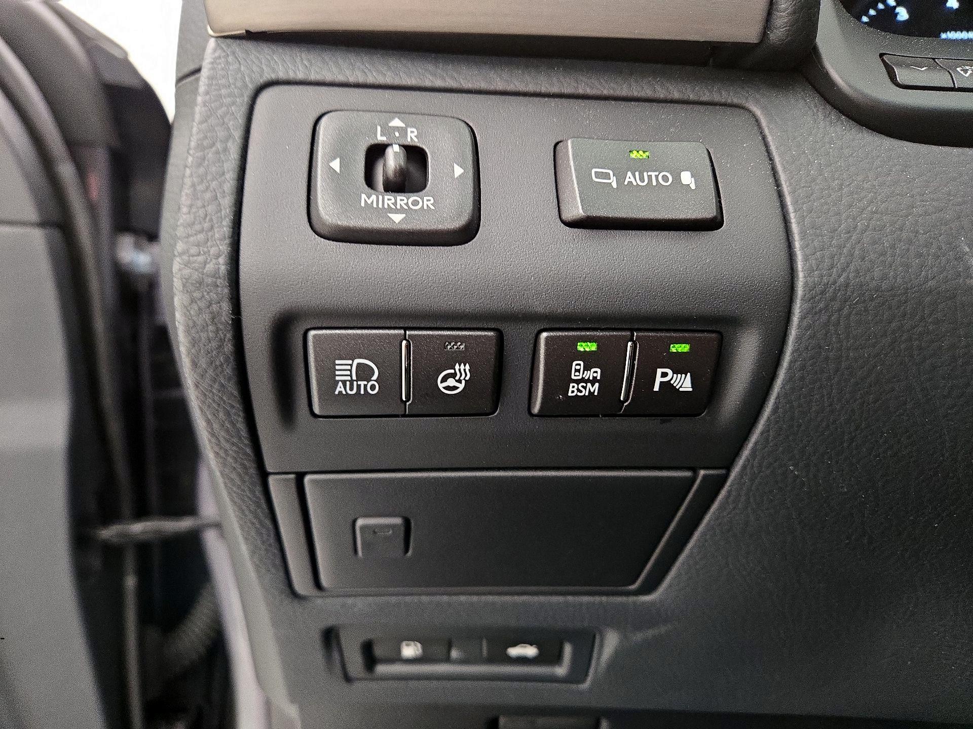 Thumbnail: 2017 Lexus LS - 13