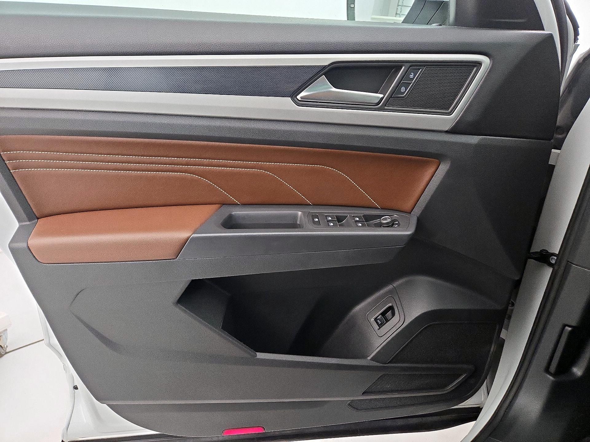 Thumbnail: 2021 Volkswagen Atlas - 12