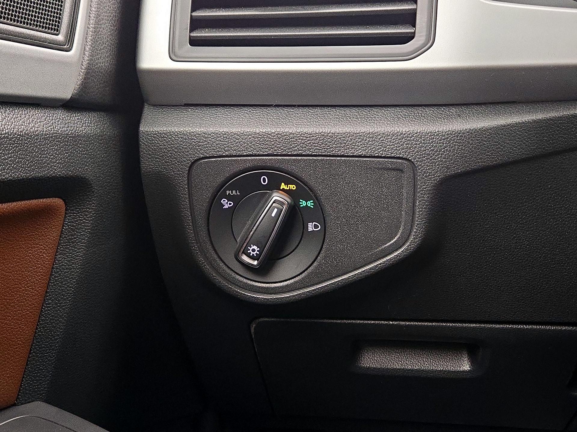 Thumbnail: 2021 Volkswagen Atlas - 13