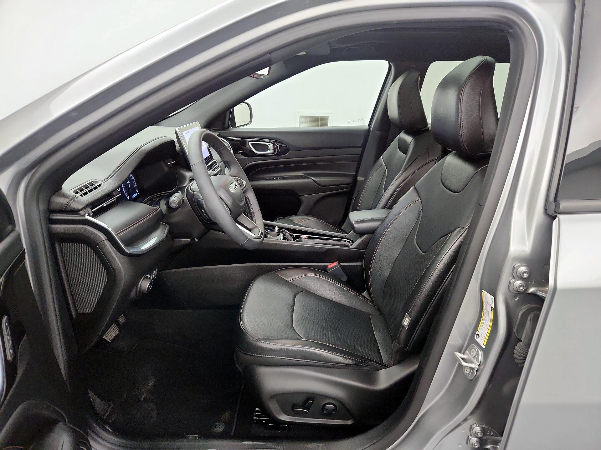 Thumbnail: 2023 Jeep Compass - 11