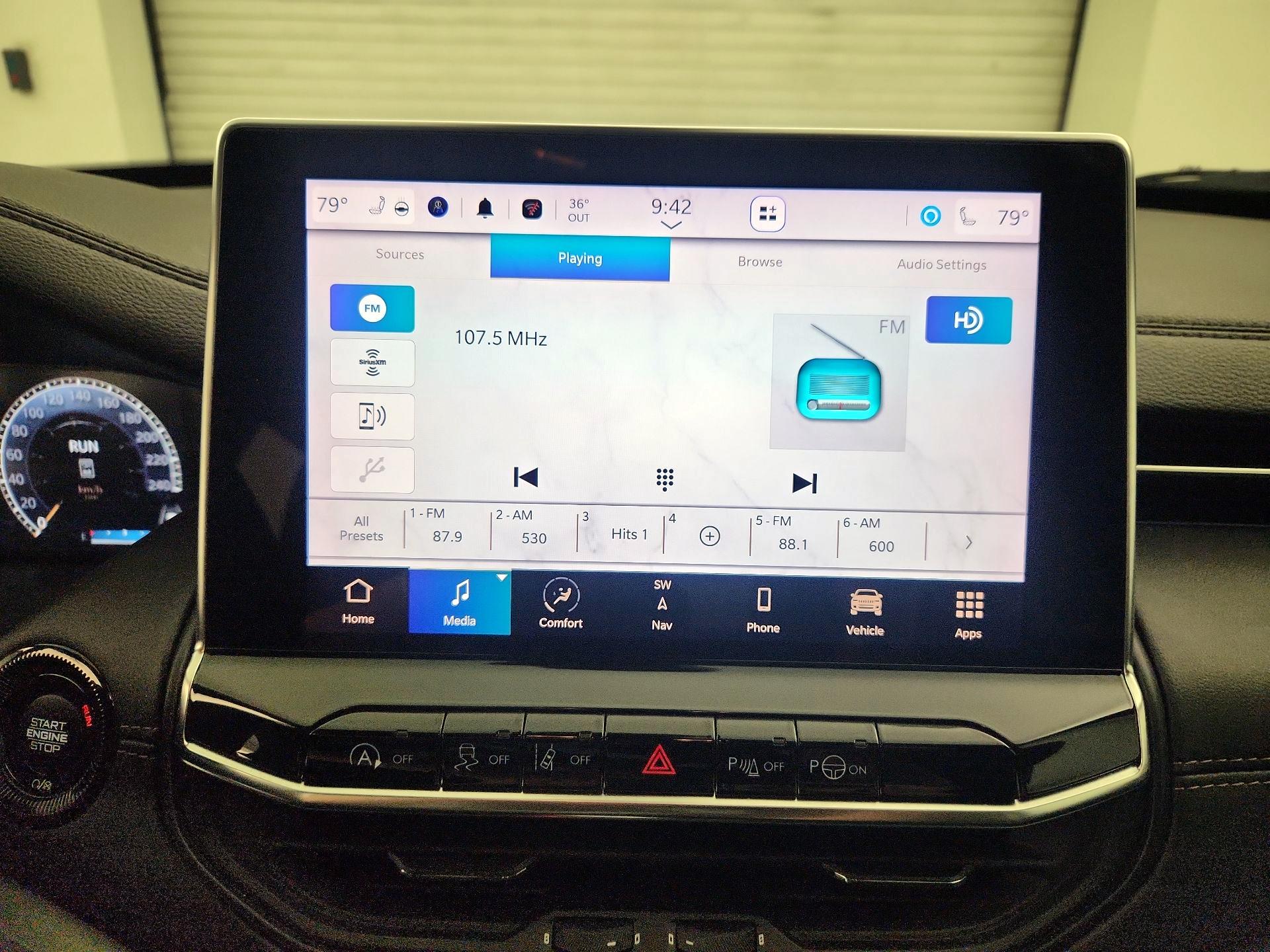 Thumbnail: 2023 Jeep Compass - 16