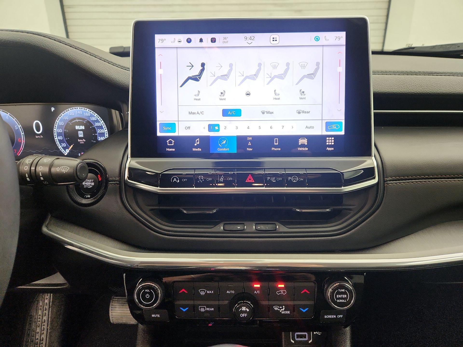 Thumbnail: 2023 Jeep Compass - 17