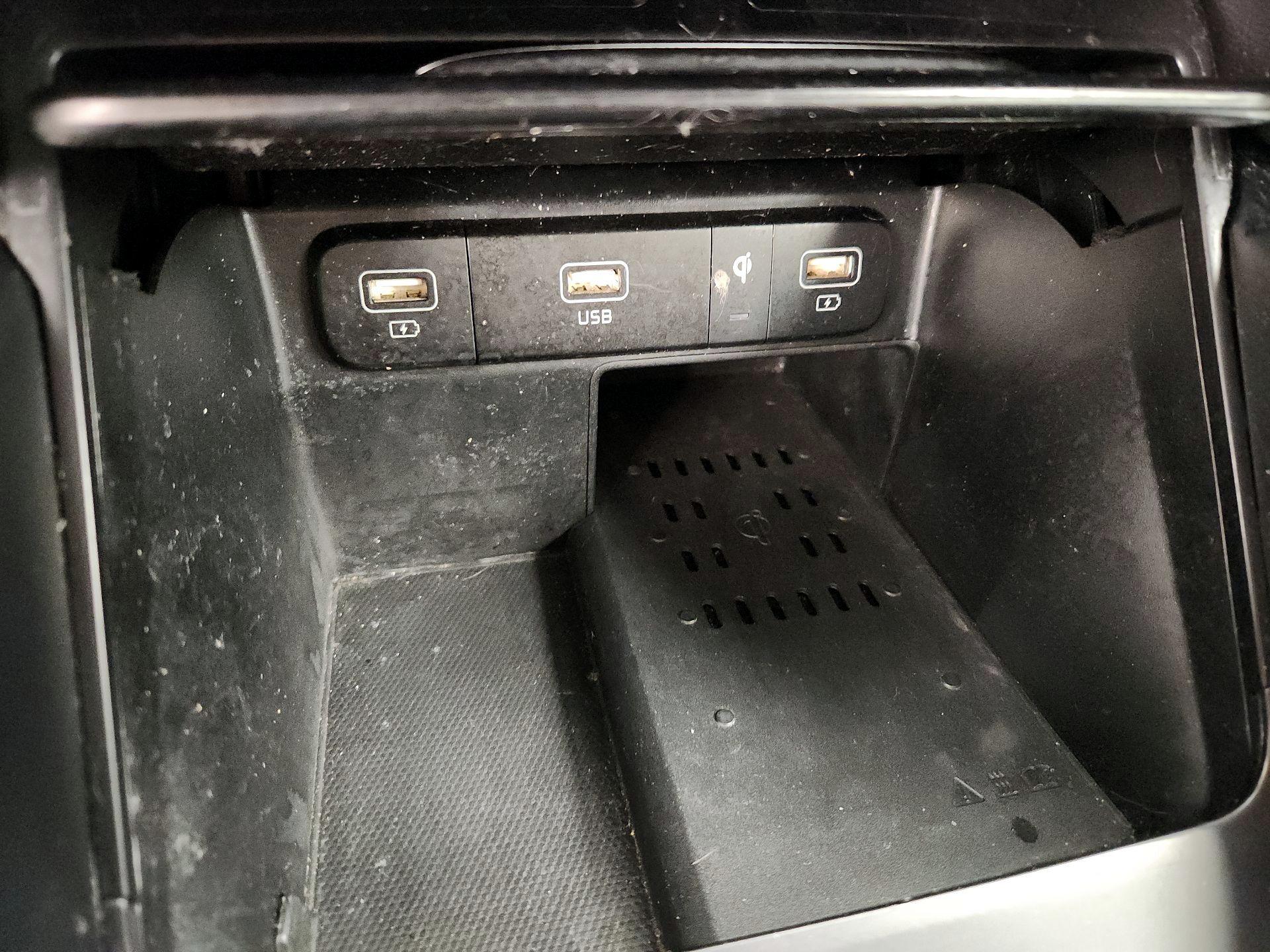 Thumbnail: 2021 Kia Sorento - 18