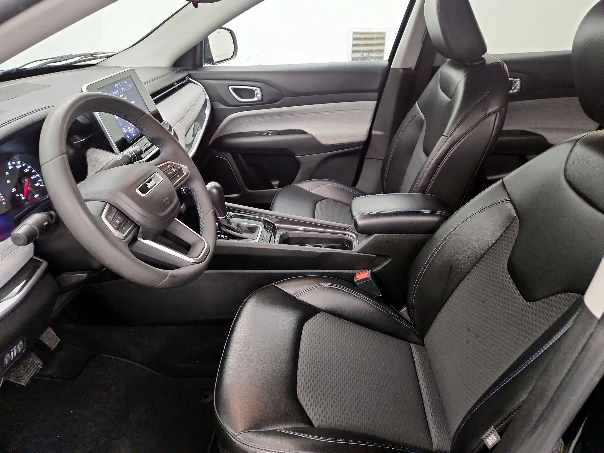 Thumbnail: 2022 Jeep Compass - 11