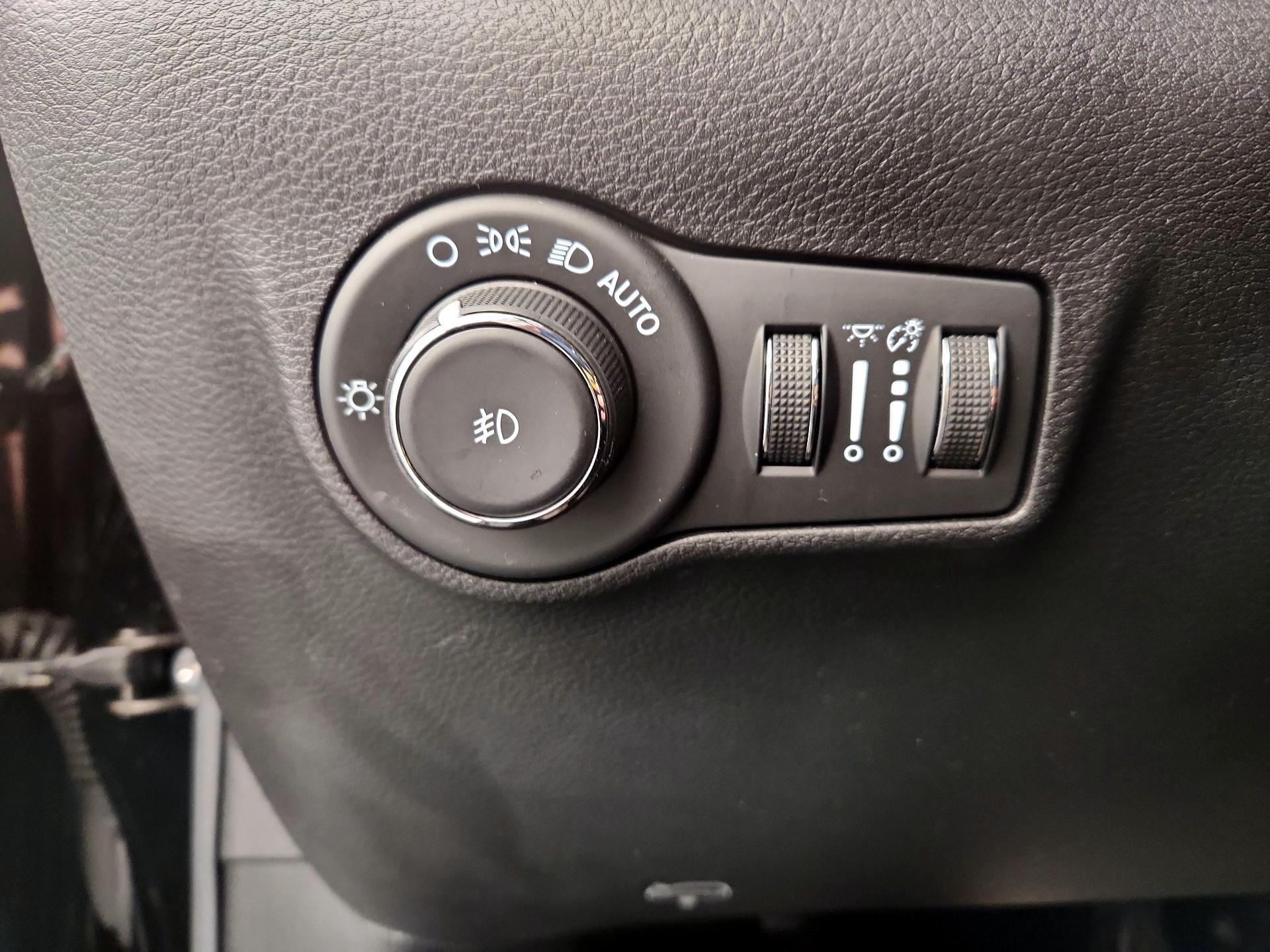 Thumbnail: 2022 Jeep Compass - 13