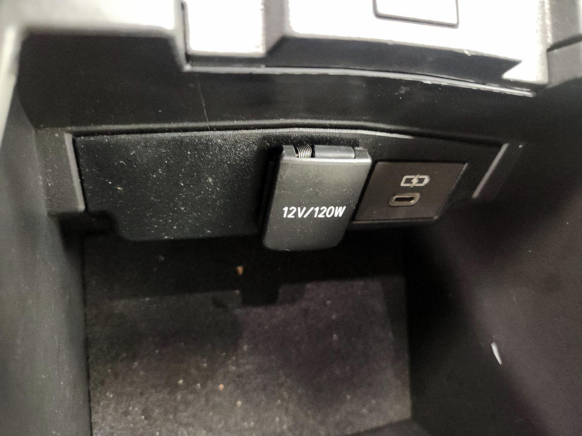 Thumbnail: 2025 Toyota Corolla - 18