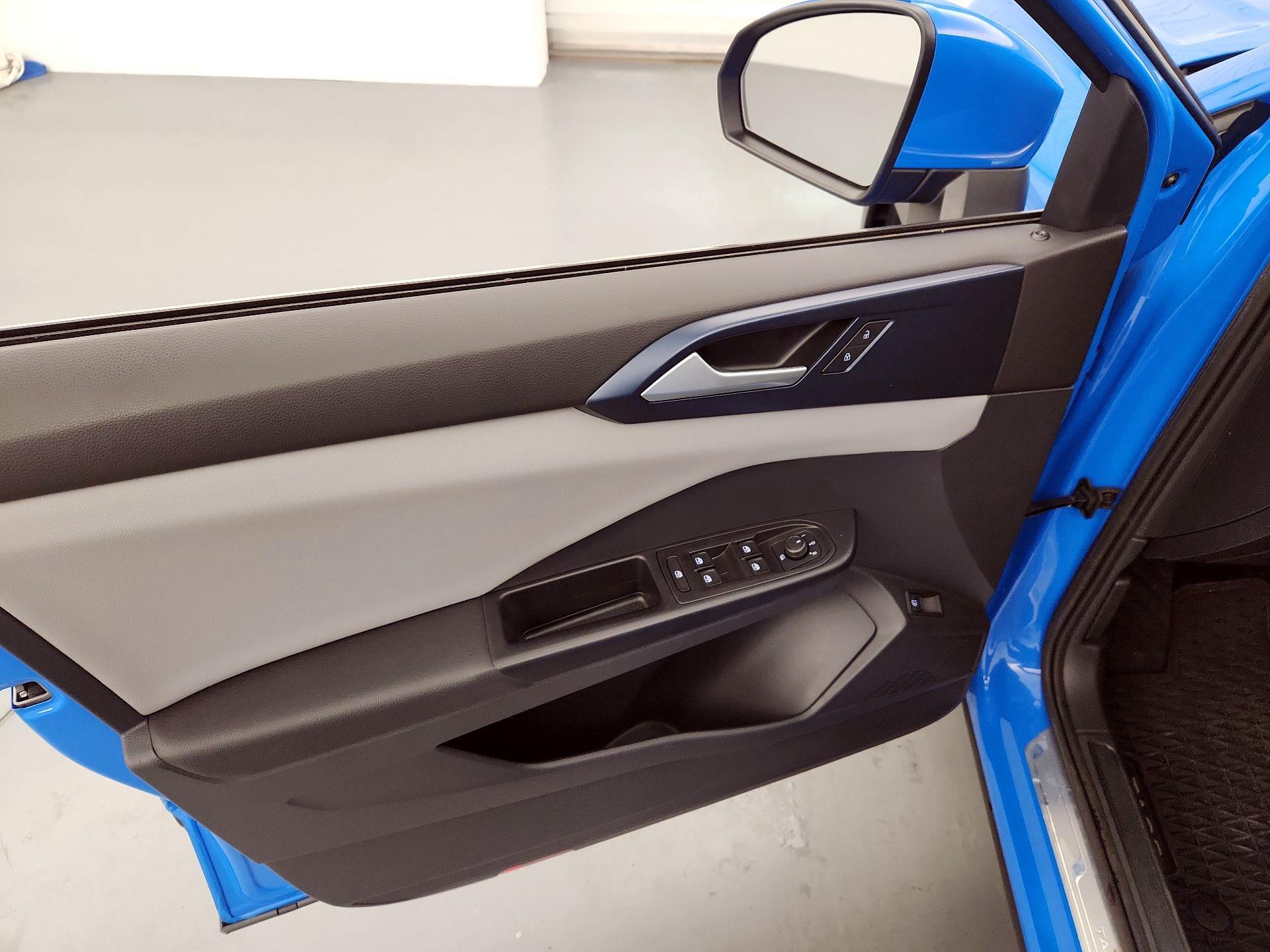 Thumbnail: 2023 Volkswagen Taos - 12