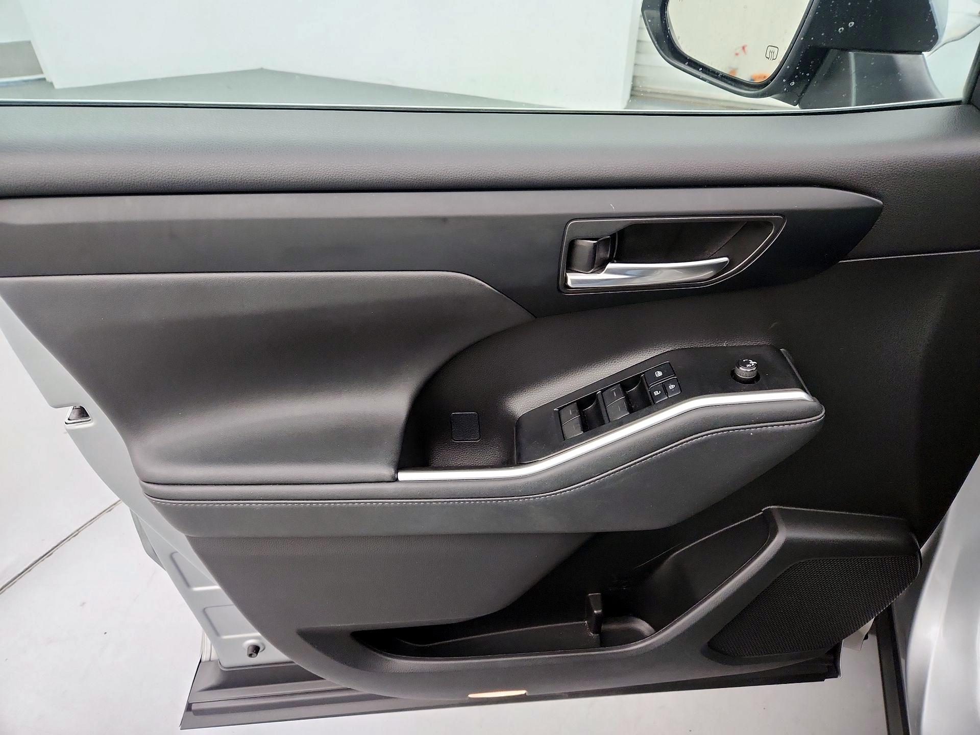 Thumbnail: 2021 Toyota Highlander - 12