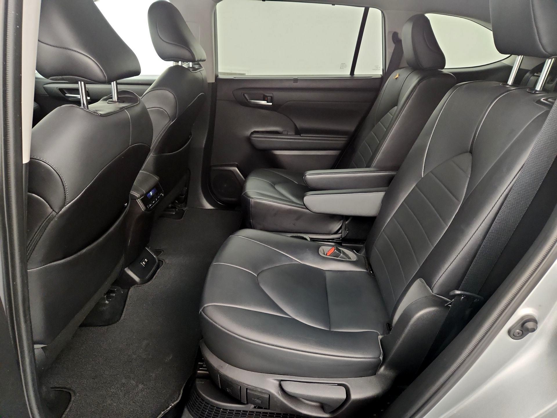 Thumbnail: 2021 Toyota Highlander - 20