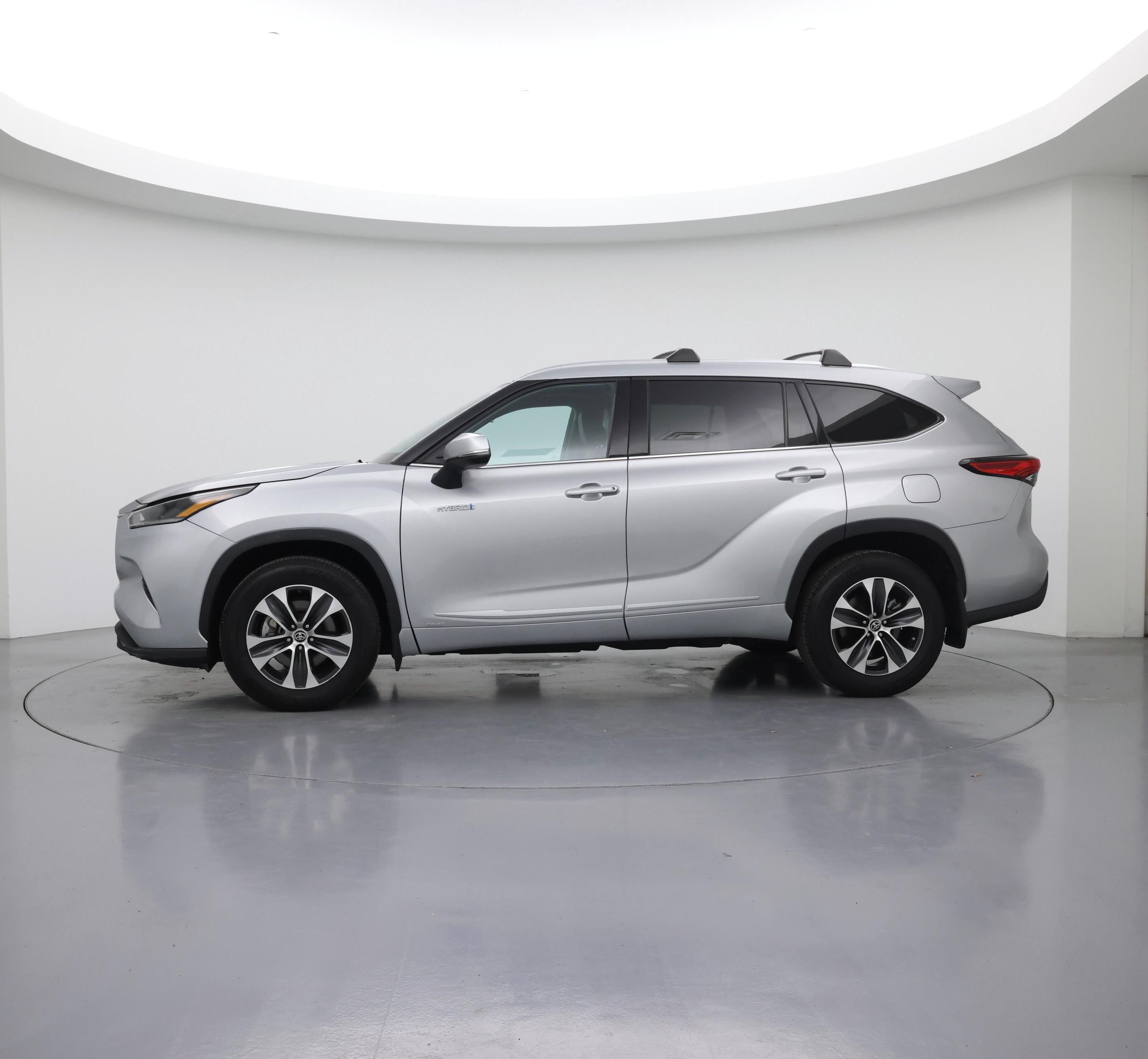 Thumbnail: 2021 Toyota Highlander - 3