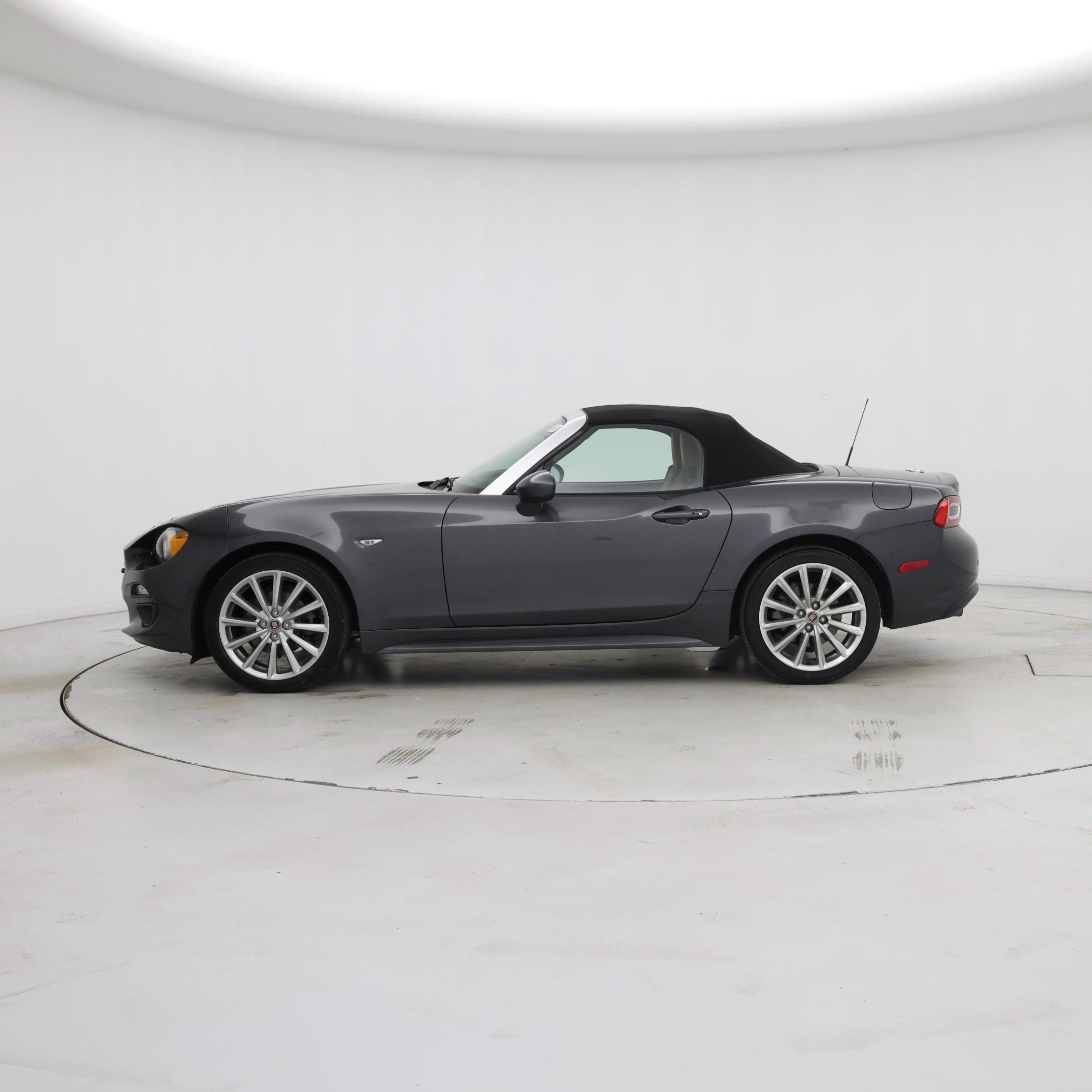 Thumbnail: 2017 Fiat 124 Spider - 3