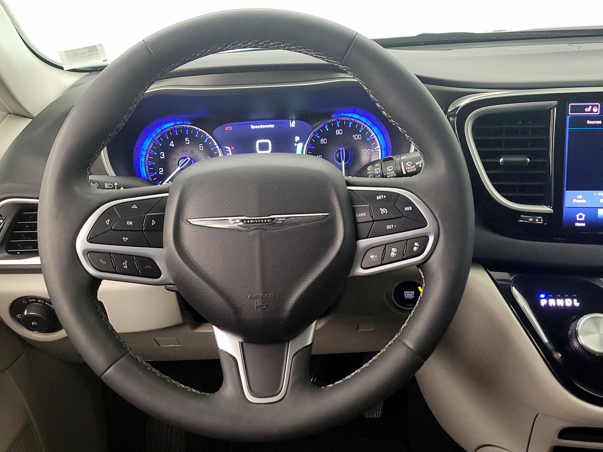 Thumbnail: 2024 Chrysler Pacifica - 10