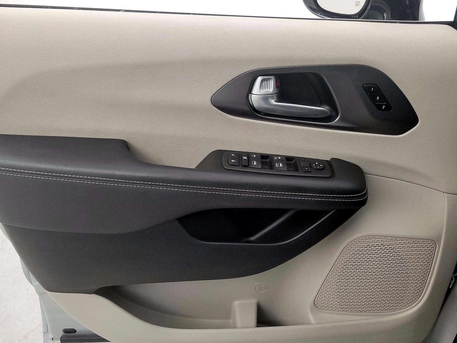 Thumbnail: 2024 Chrysler Pacifica - 12