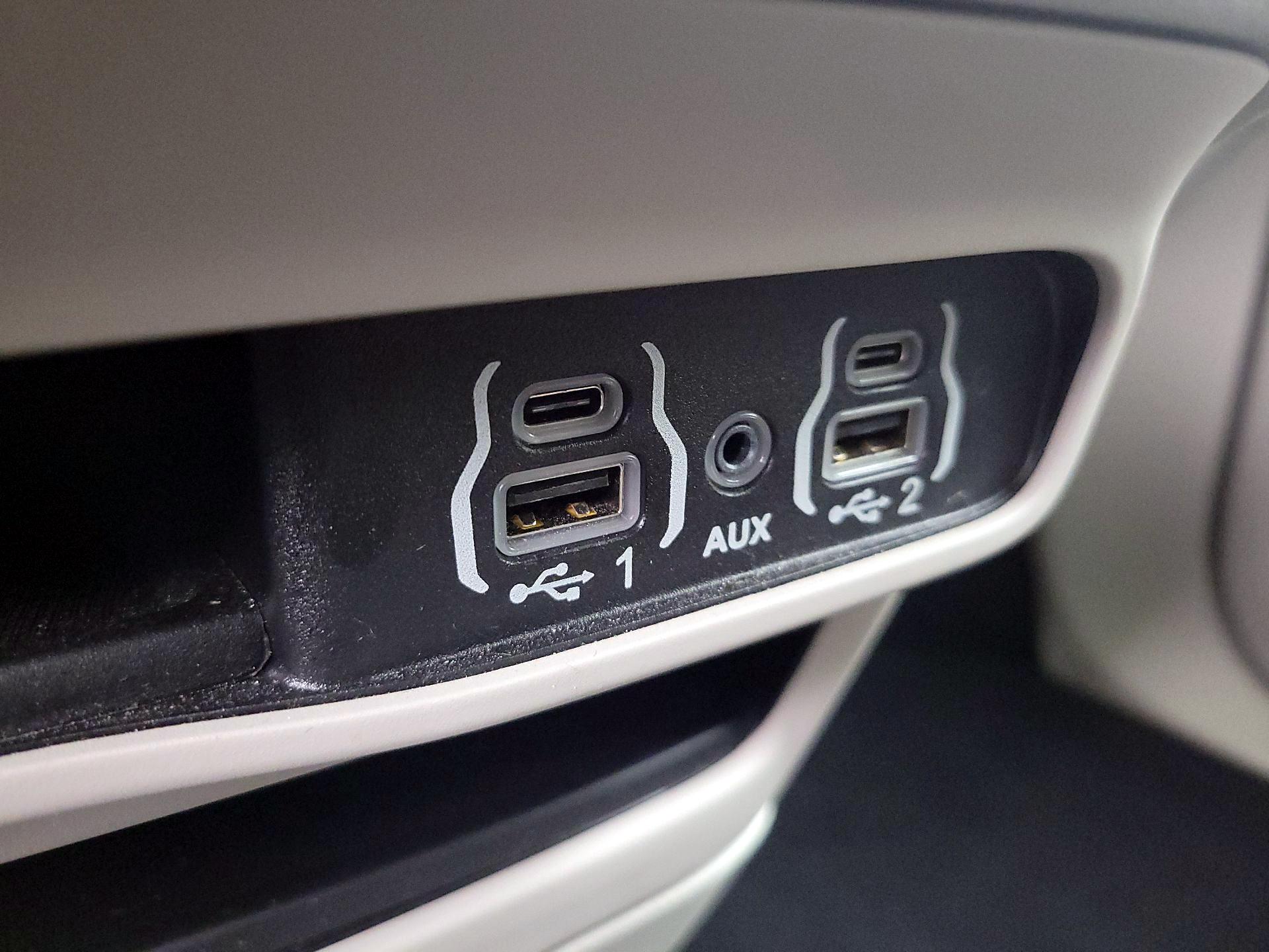 Thumbnail: 2024 Chrysler Pacifica - 18