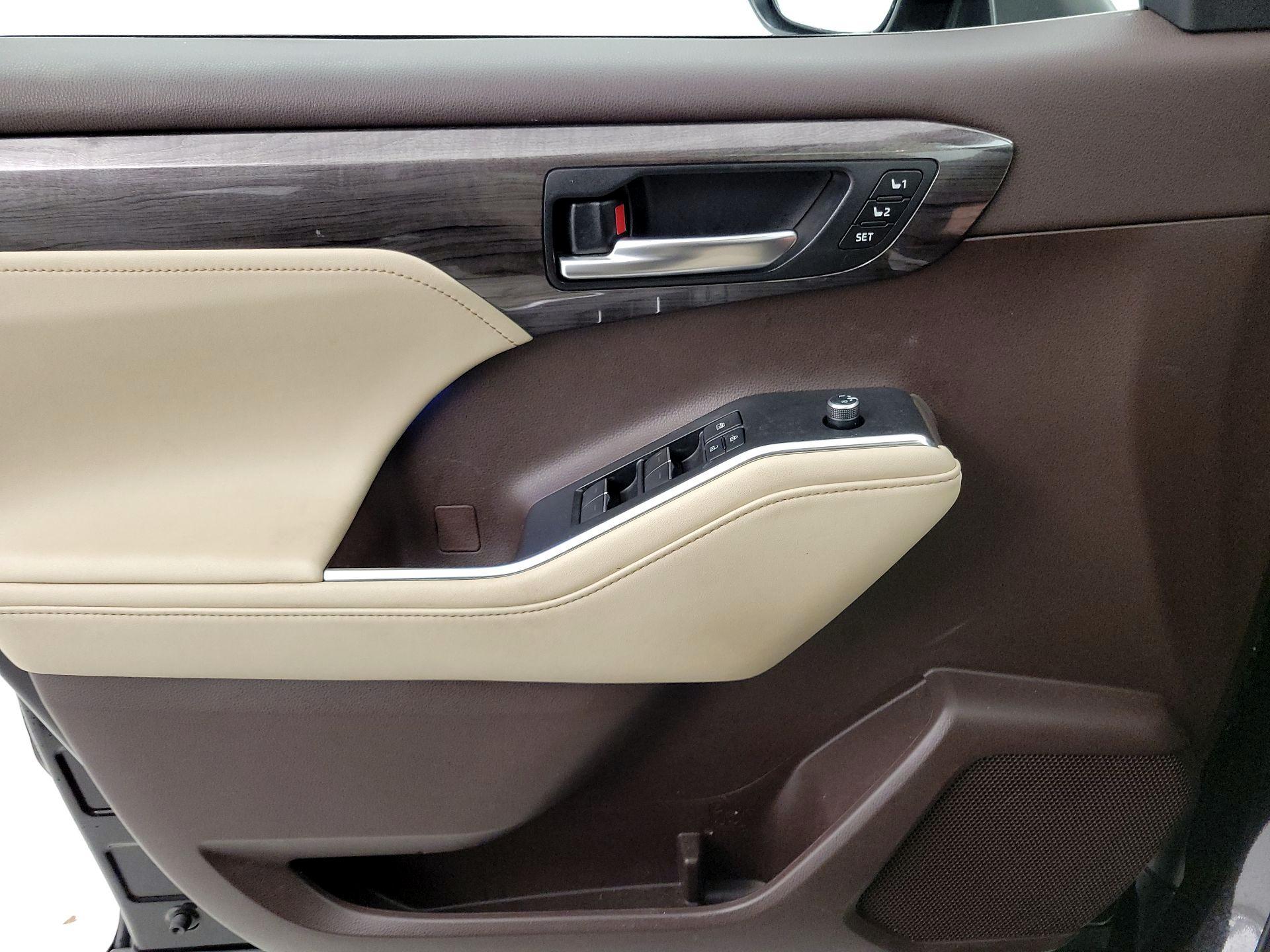 Thumbnail: 2020 Toyota Highlander - 12