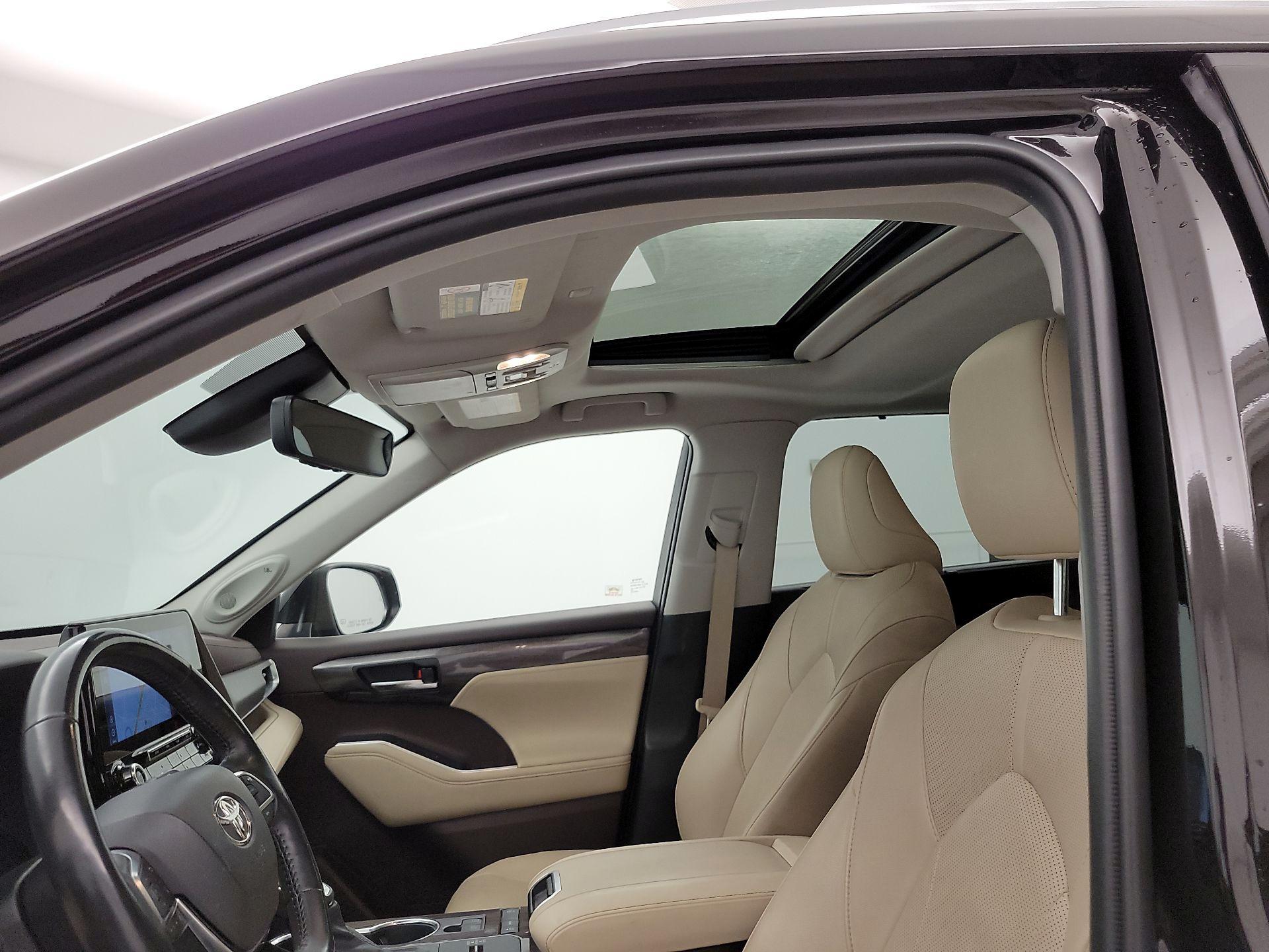 Thumbnail: 2020 Toyota Highlander - 20