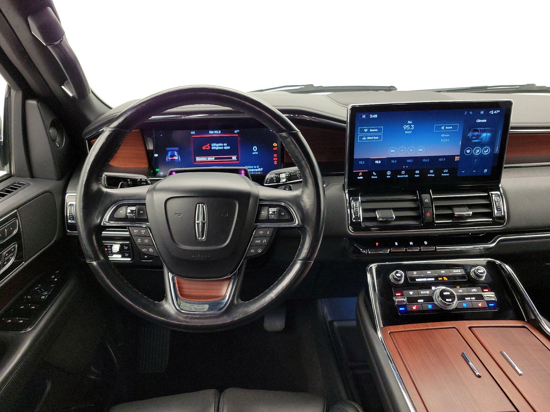 Thumbnail: 2023 Lincoln Navigator - 10