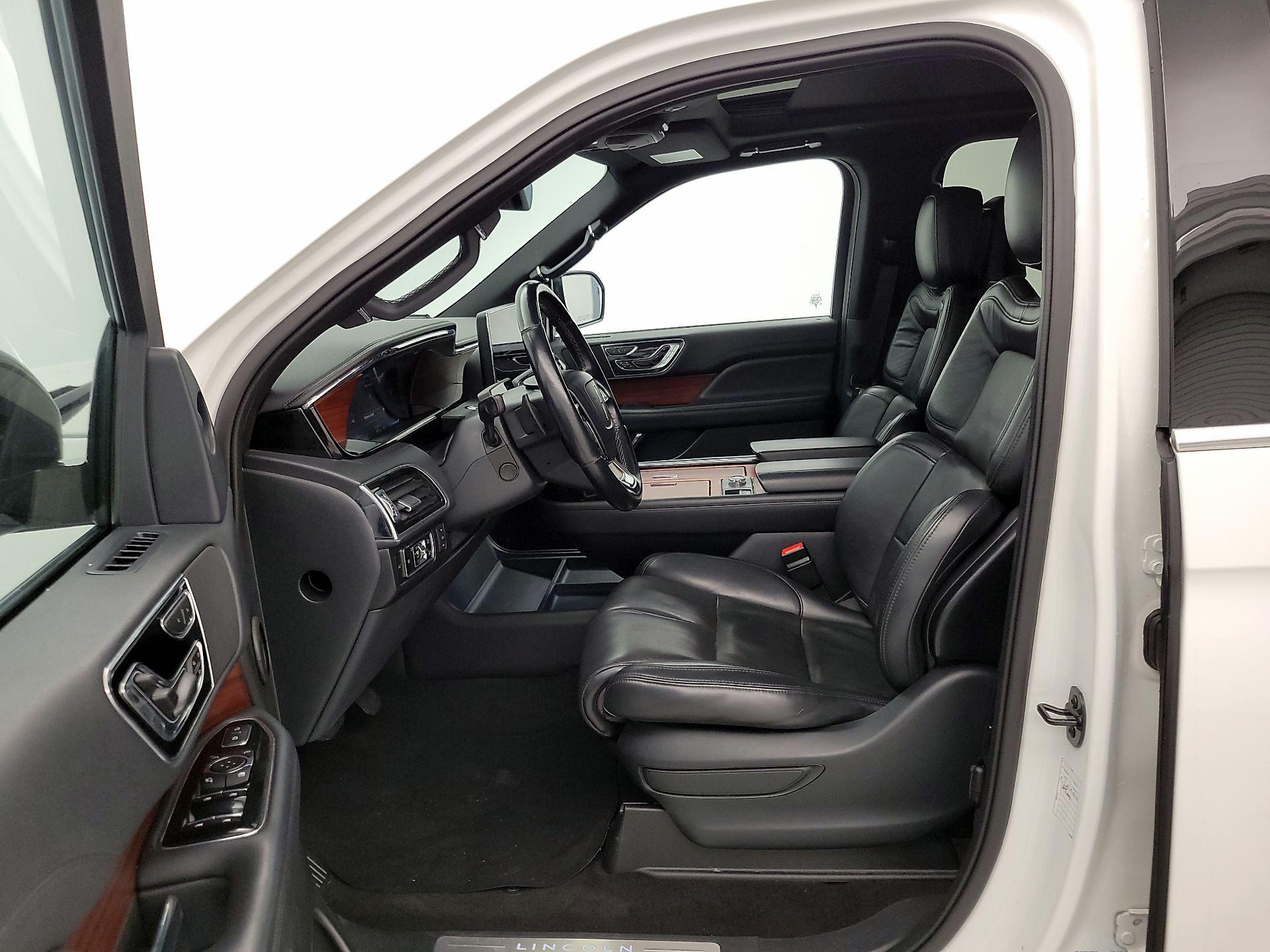 Thumbnail: 2023 Lincoln Navigator - 11