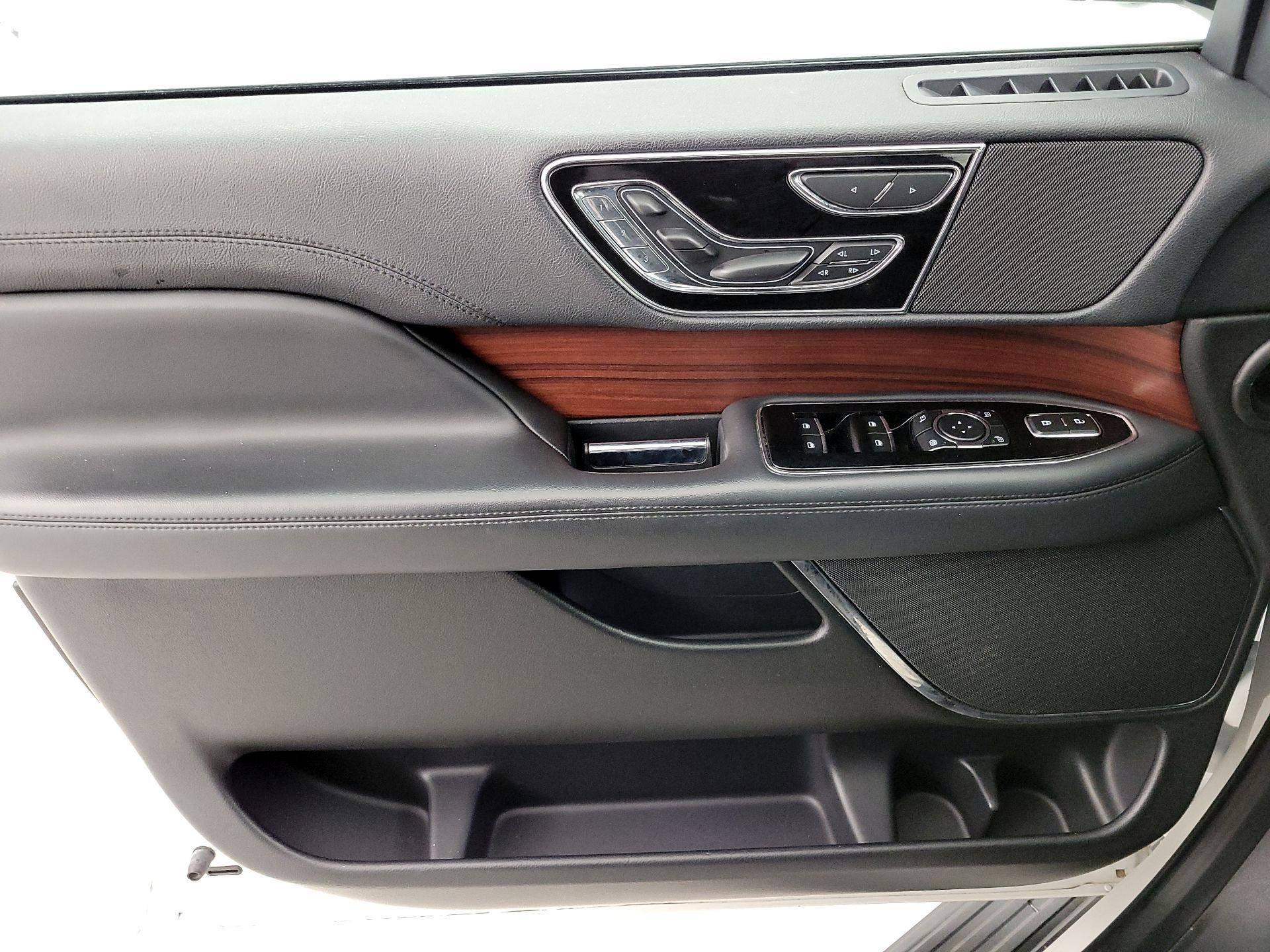 Thumbnail: 2023 Lincoln Navigator - 12