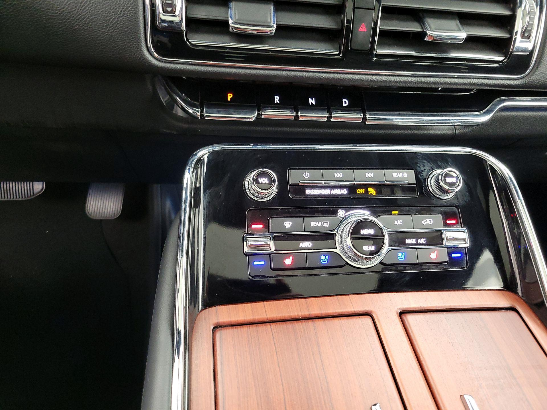 Thumbnail: 2023 Lincoln Navigator - 17