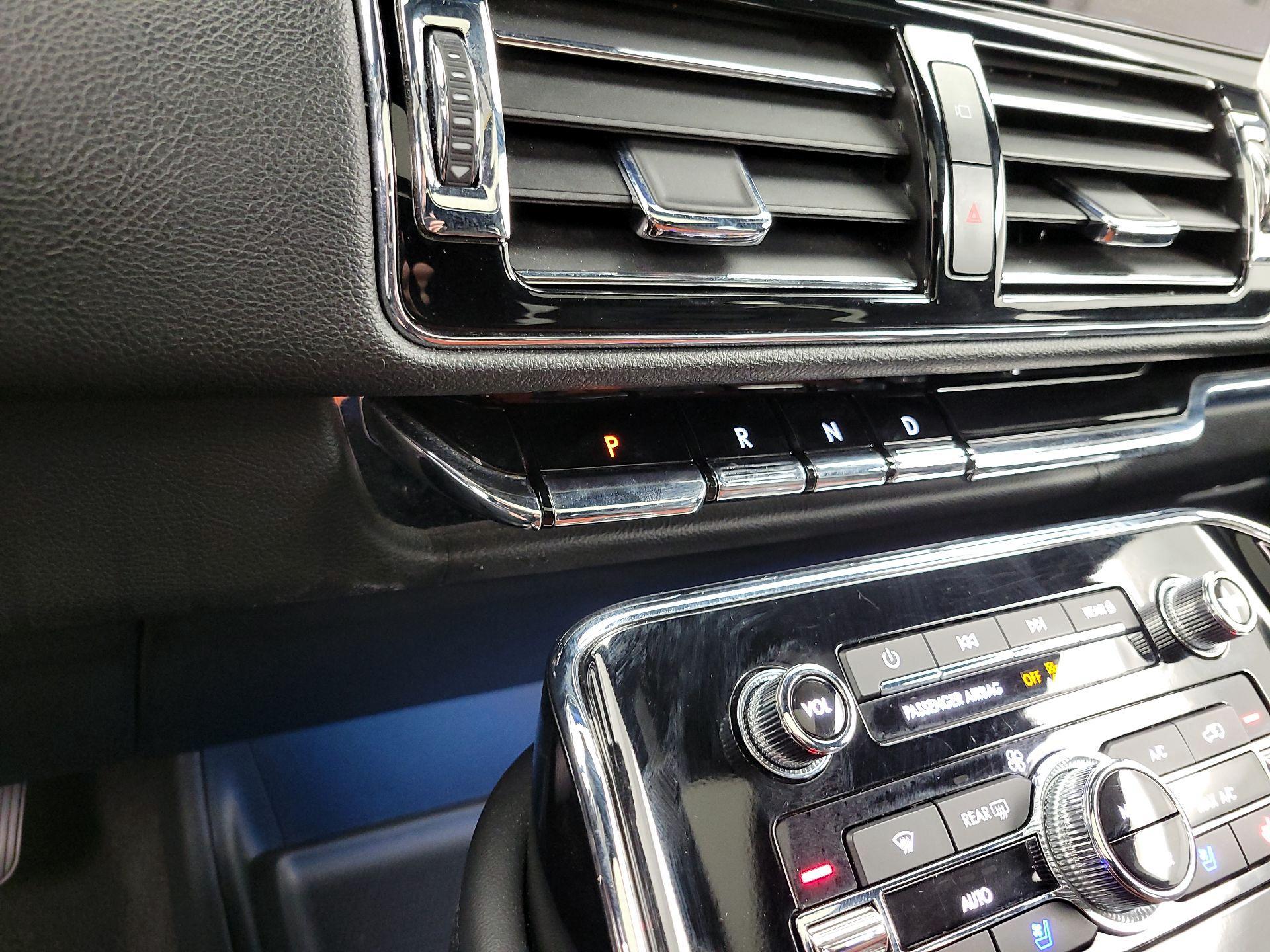 Thumbnail: 2023 Lincoln Navigator - 18