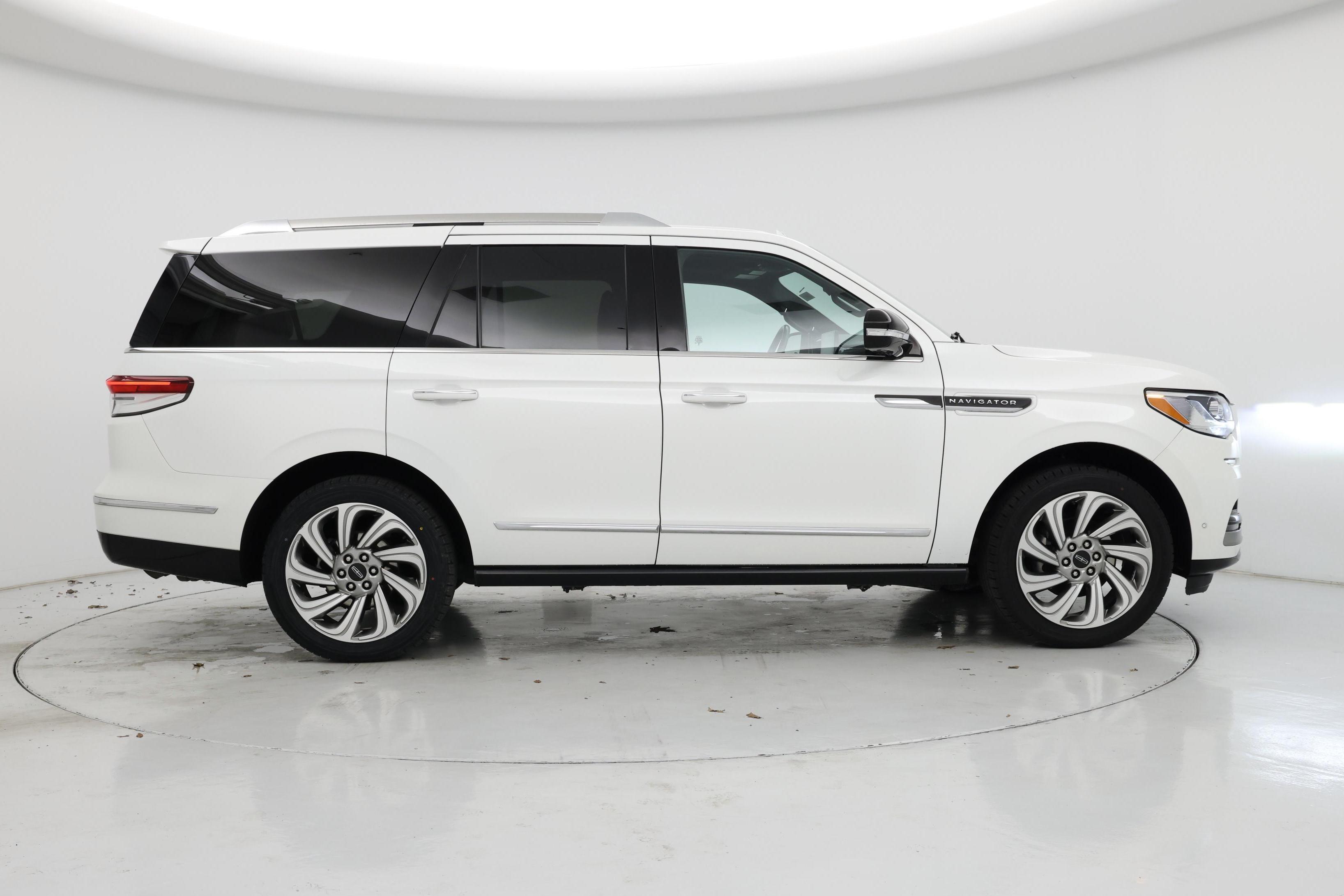 Thumbnail: 2023 Lincoln Navigator - 7