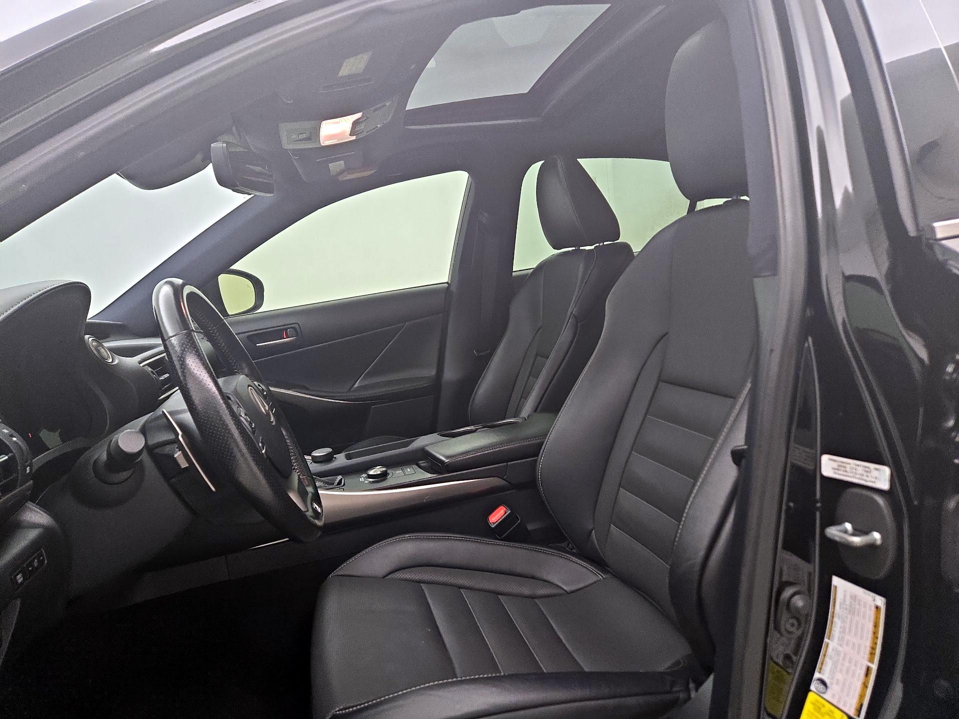 Thumbnail: 2020 Lexus IS - 11