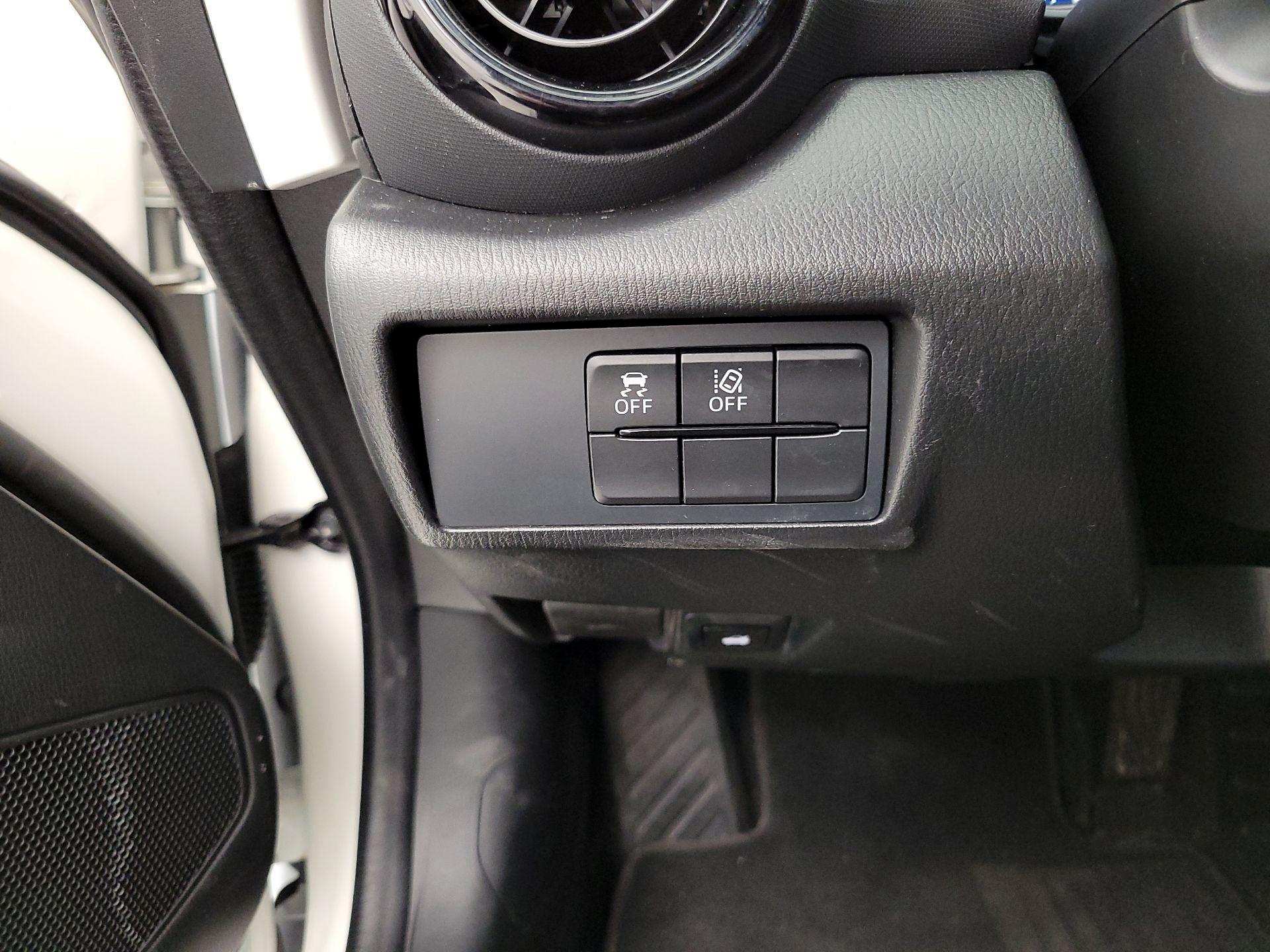 Thumbnail: 2021 Mazda MX-5 Miata - 13